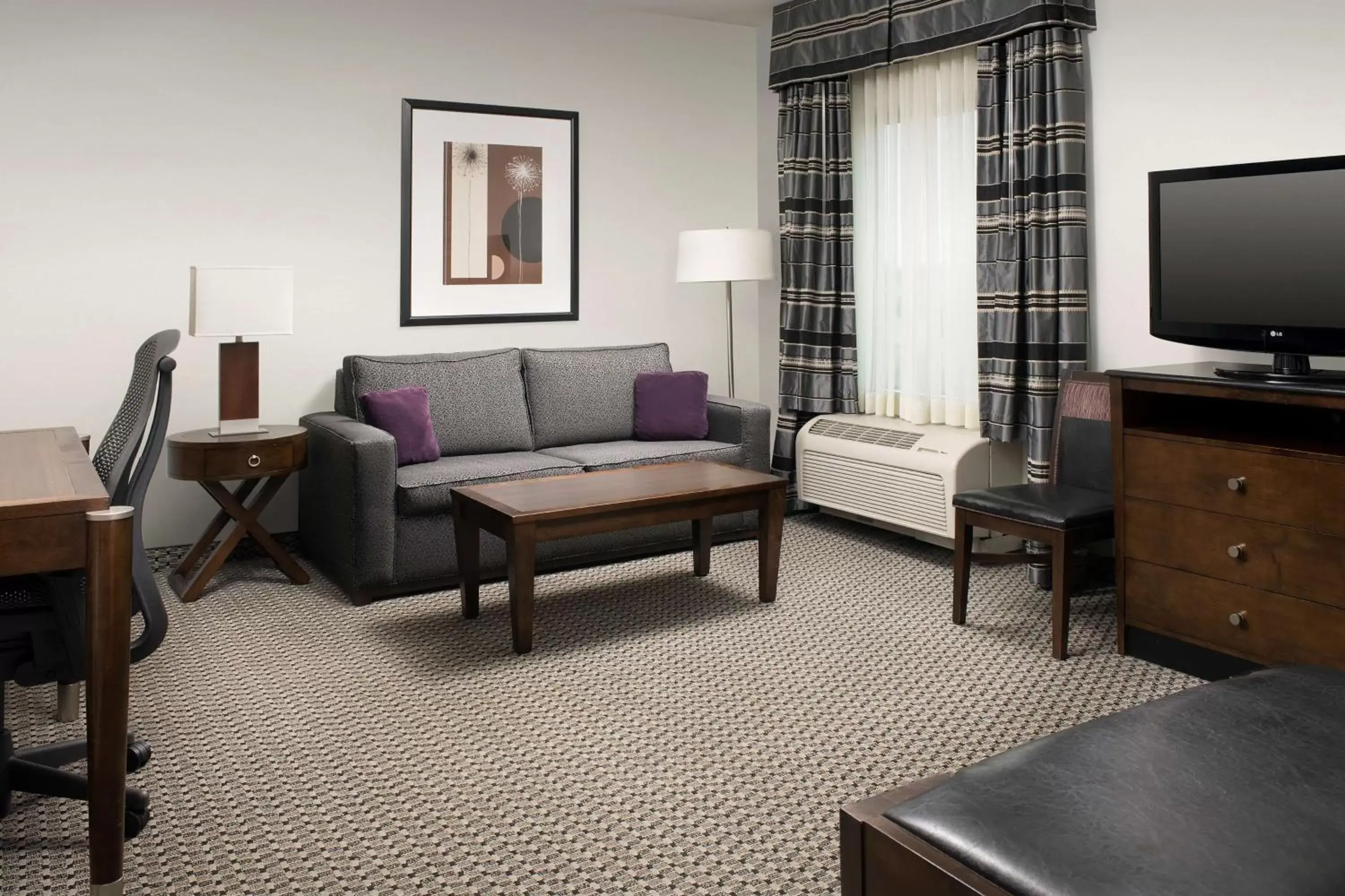 Bedroom, Seating Area in Hampton Inn & Suites Athens/Interstate 65