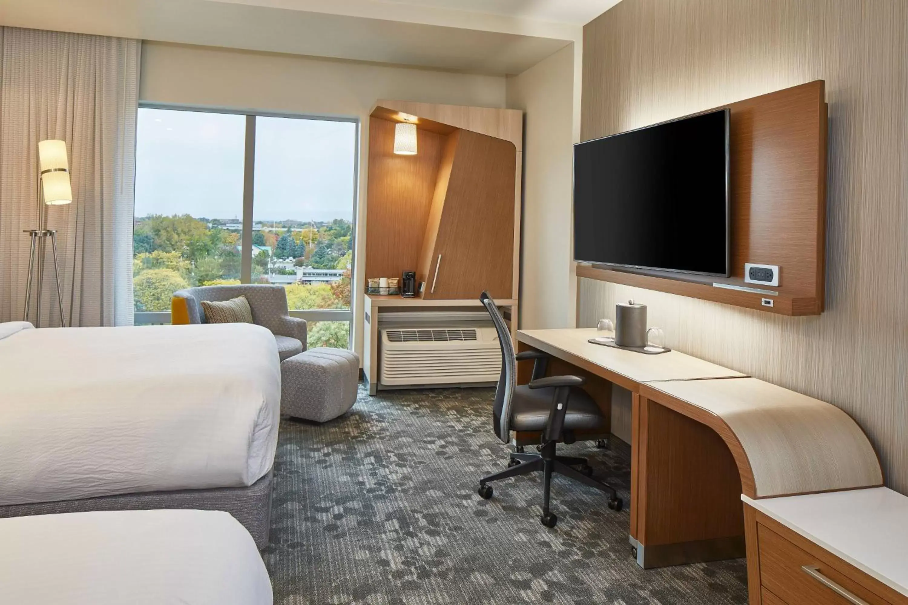 Photo of the whole room, TV/Entertainment Center in Courtyard by Marriott Albany Airport