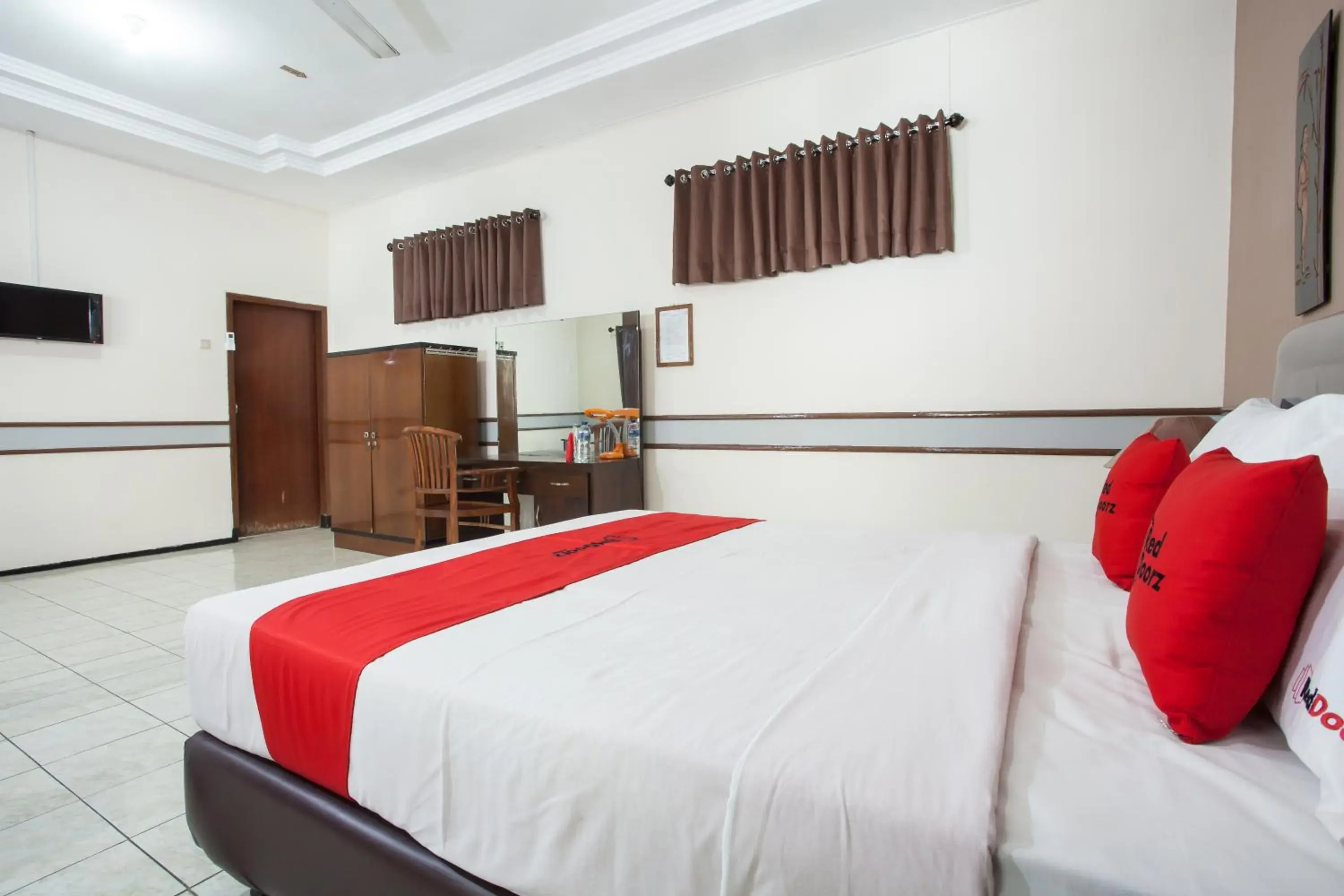 Bedroom, Bed in RedDoorz near Balai Kota Malang