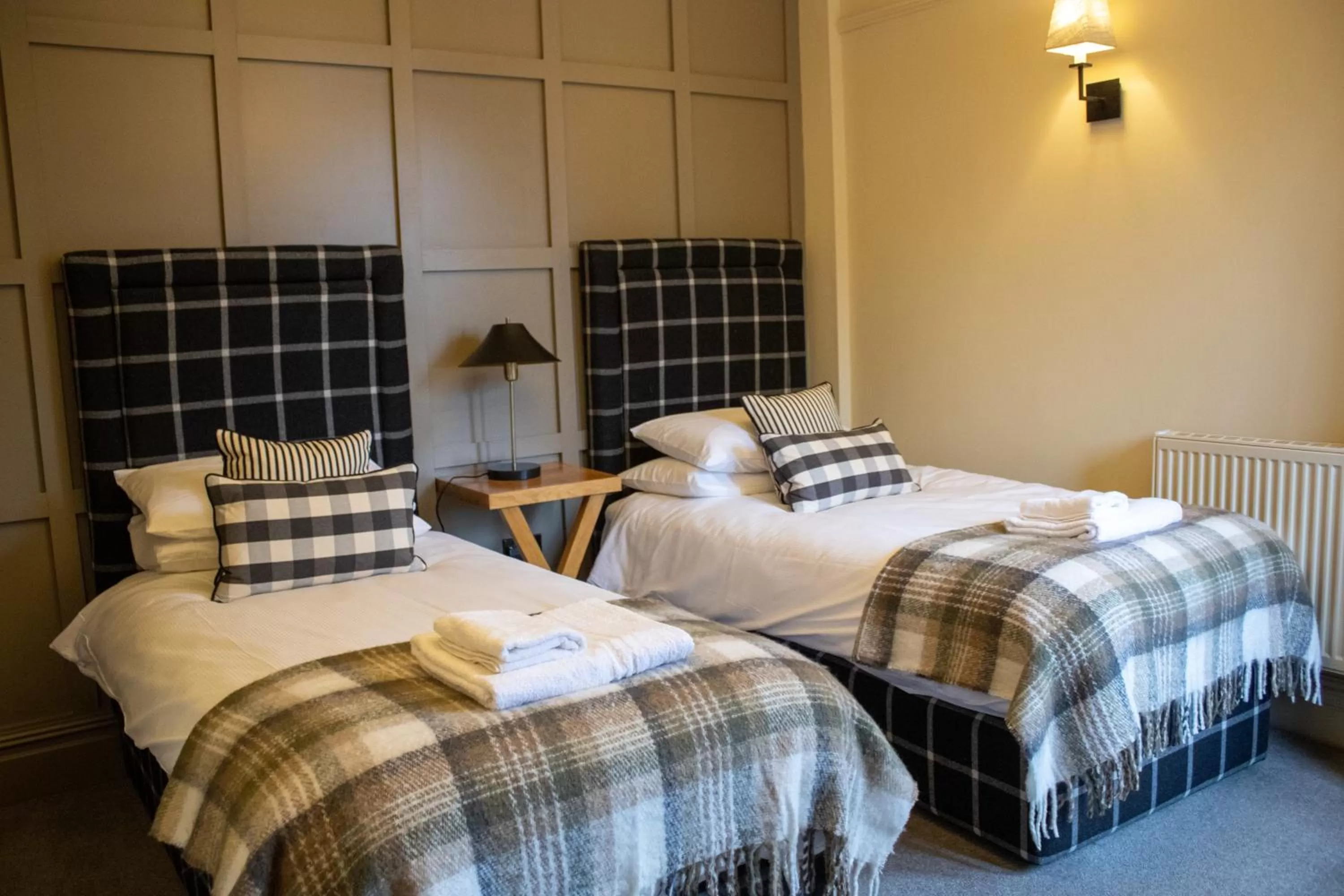 Bedroom, Bed in The Assheton Arms