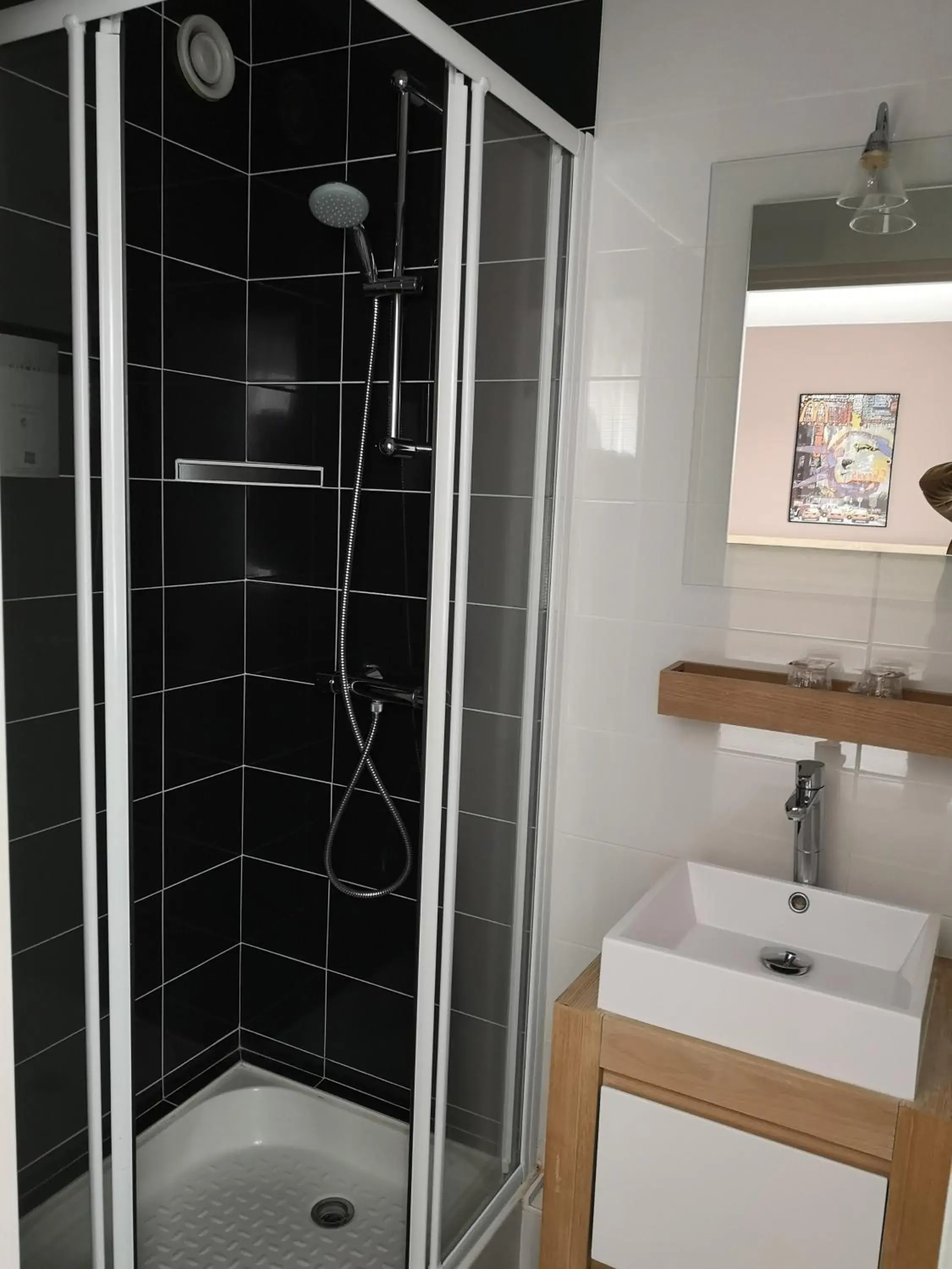 Shower, Bathroom in Cit'Hotel Le Chêne Vert
