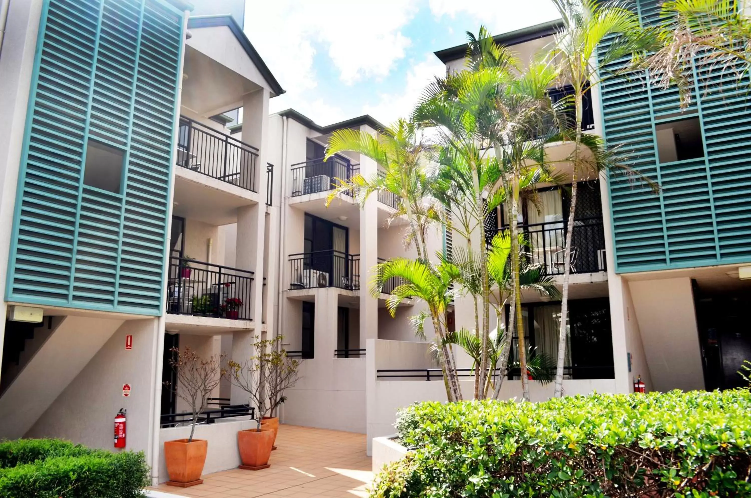 Spring, Property Building in Spring Hill Mews Apartments