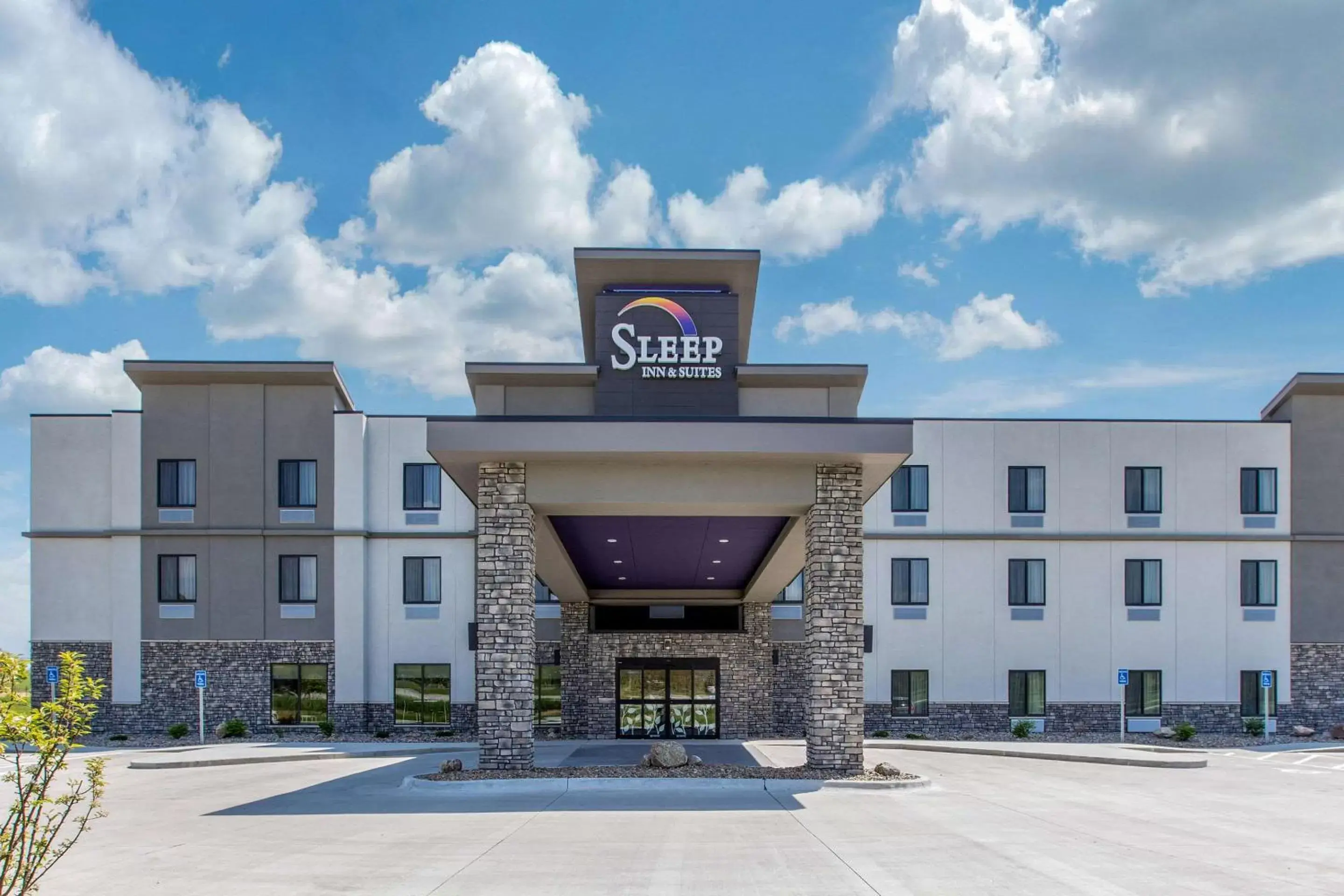 Property building in Sleep Inn & Suites Ankeny - Des Moines Property building in Sleep Inn & Suites Ankeny - Des Moines