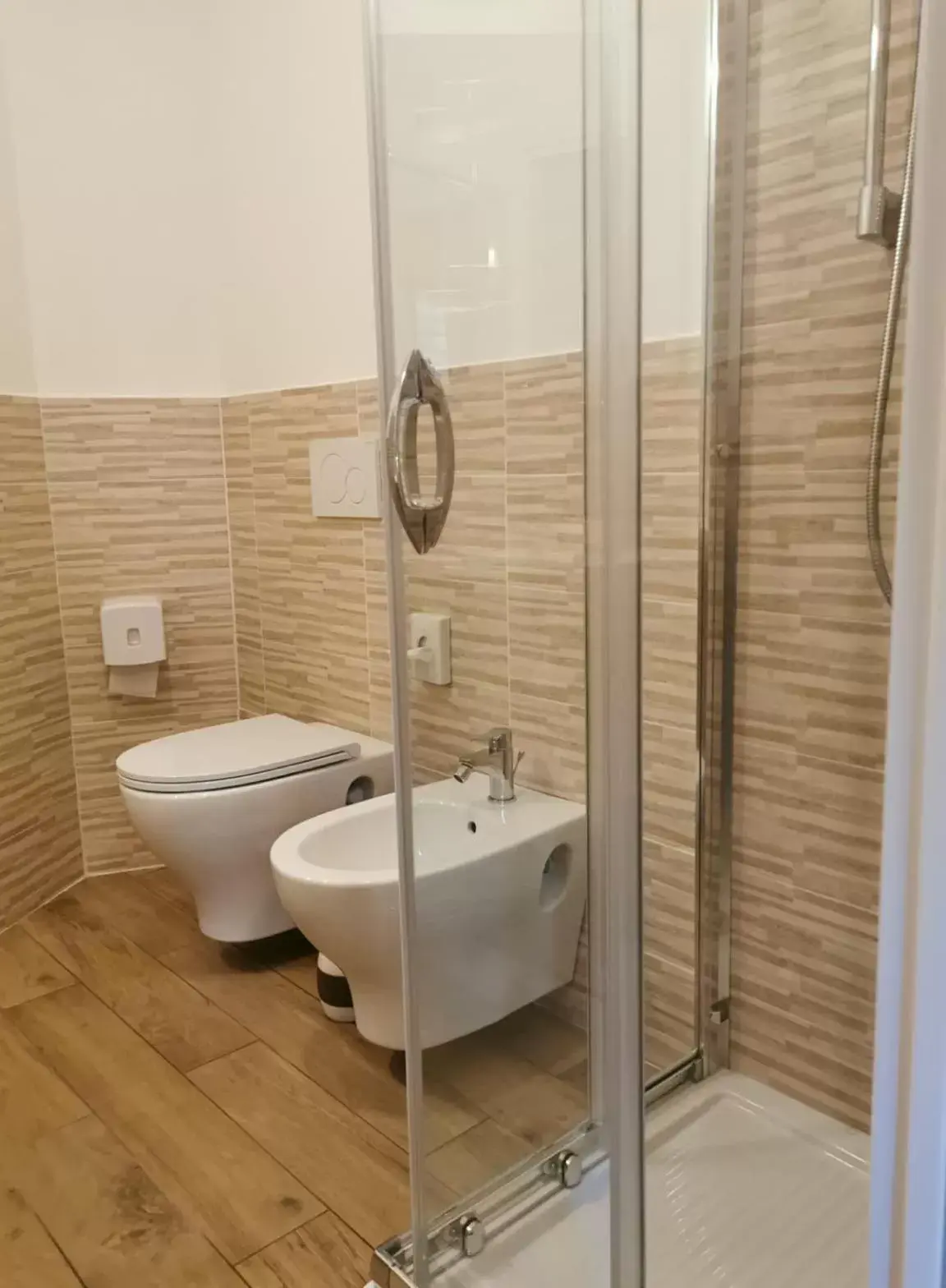 Shower, Bathroom in Hotel San Rufino