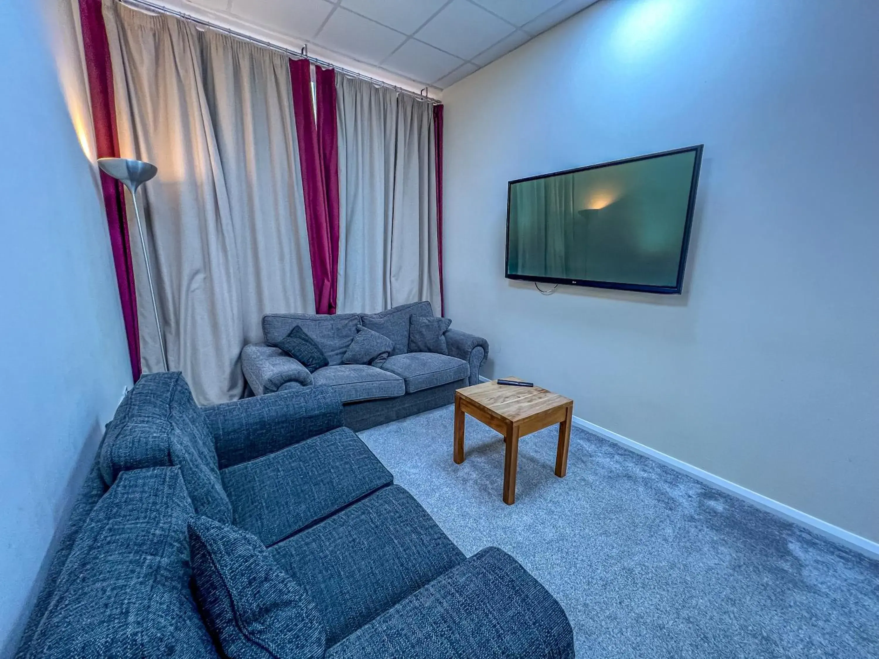 Living room, TV/Entertainment Center in County Hall Apartment Hotel