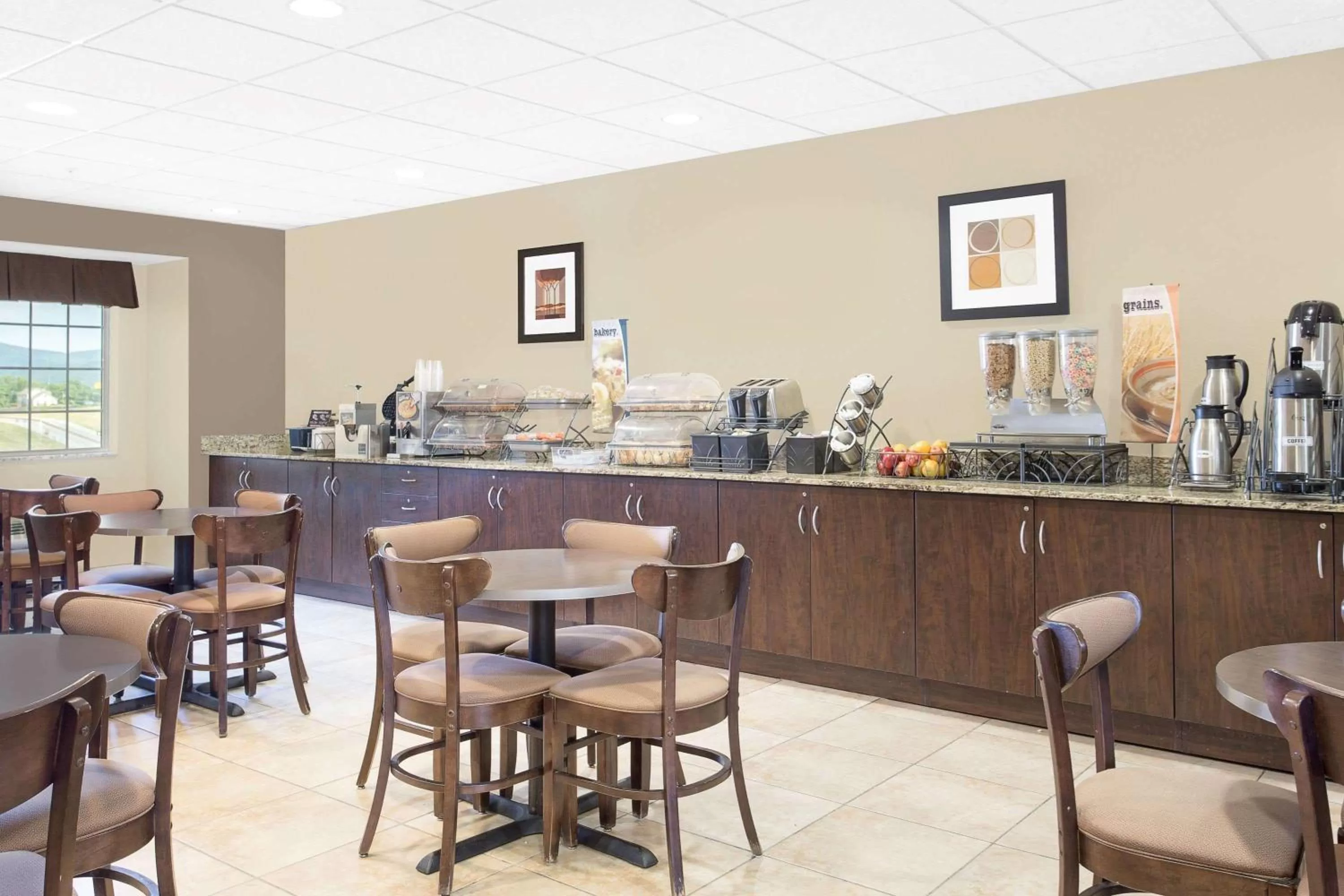 Restaurant/places to eat in Microtel Inn & Suites Mansfield PA