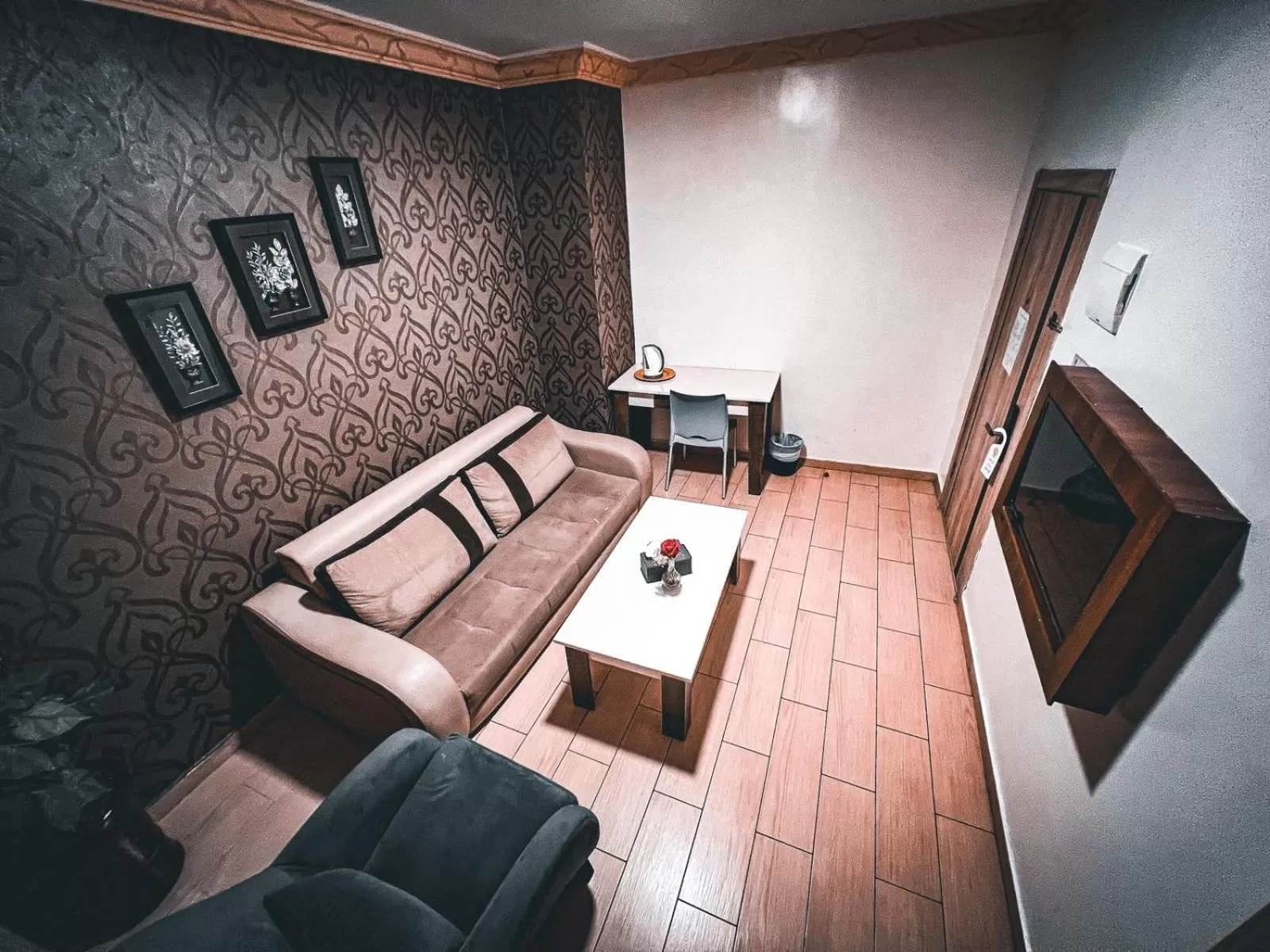 TV and multimedia in Balcony Hotel