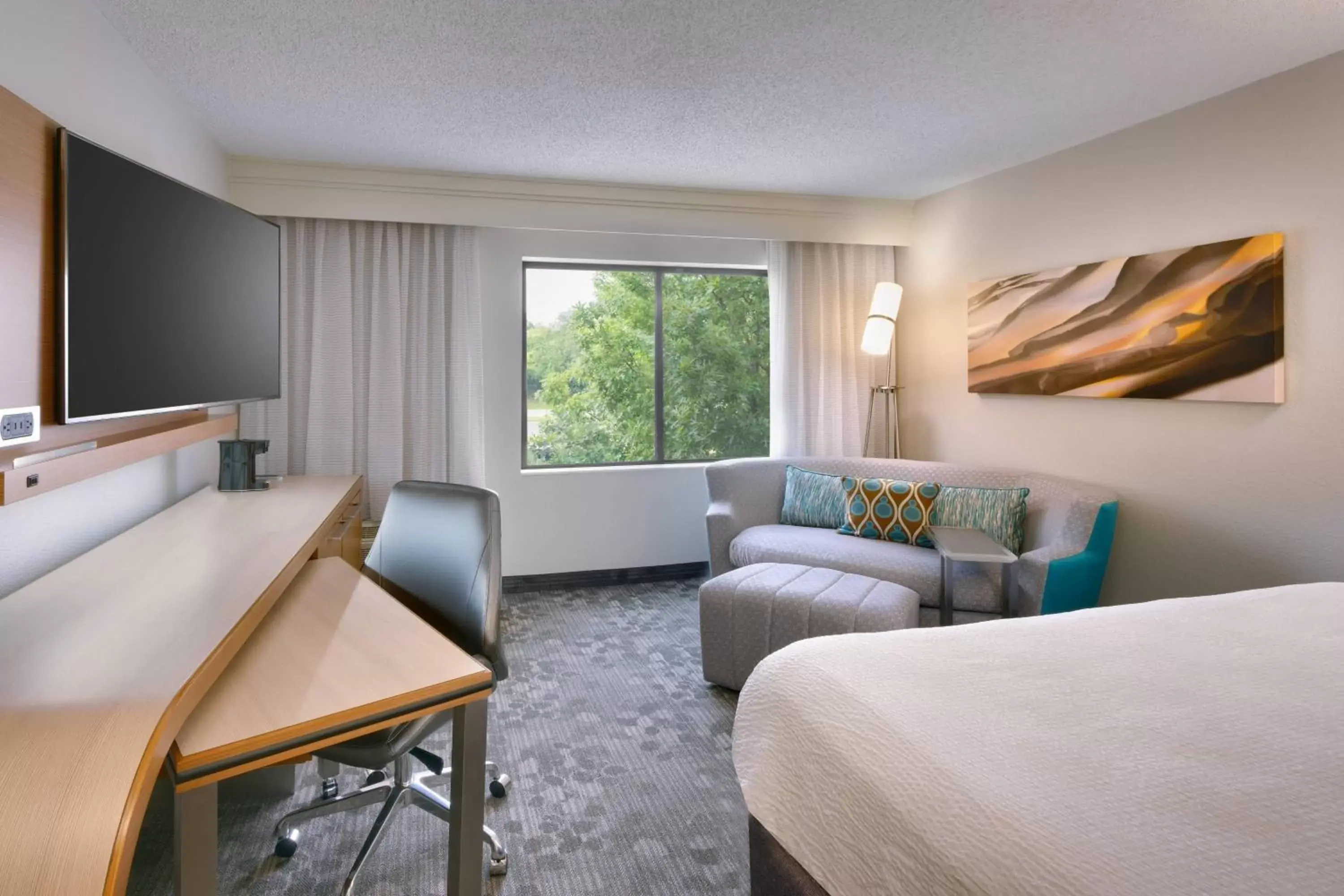 Photo of the whole room, Seating Area in Courtyard by Marriott Oklahoma City Northwest