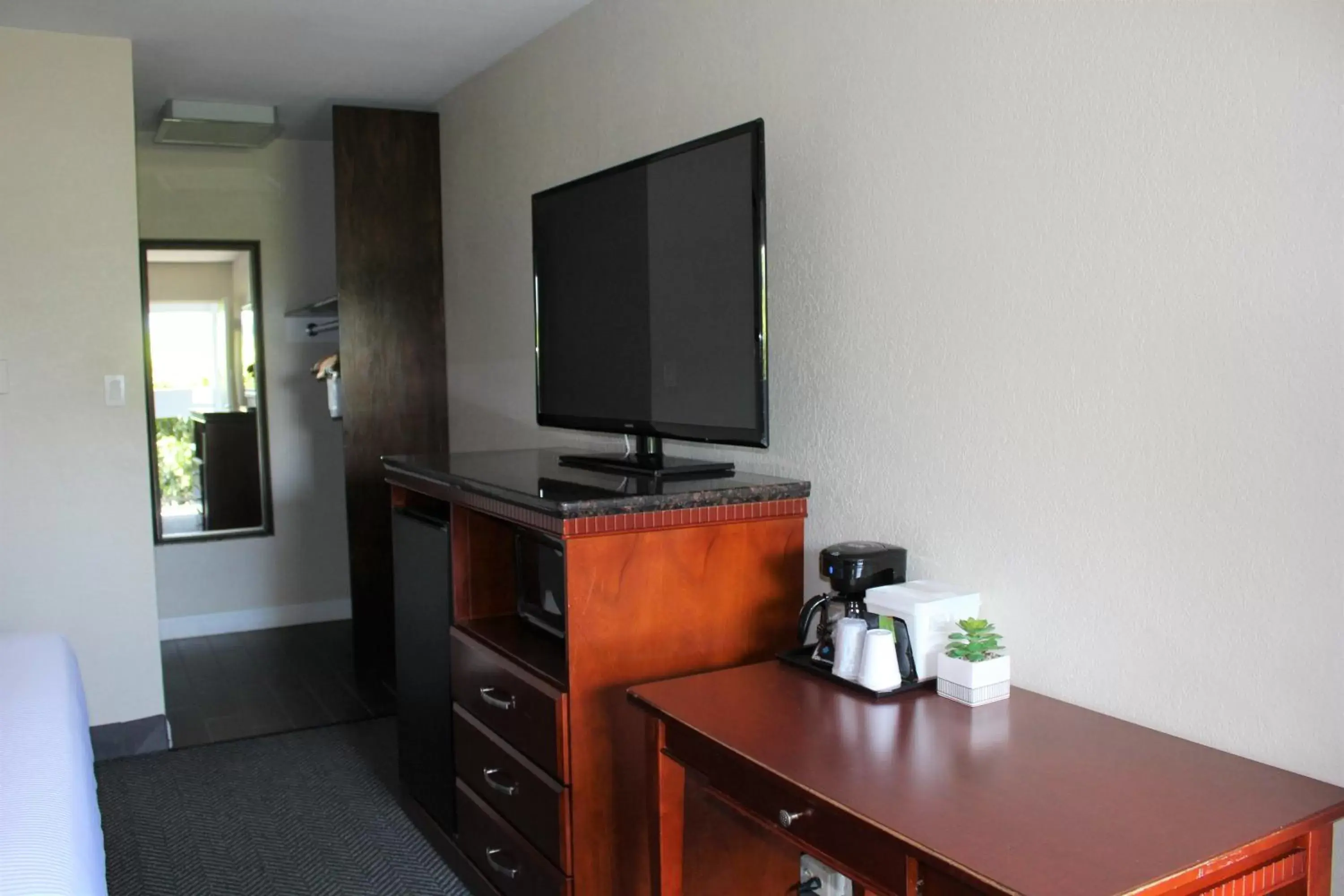 Other, TV/Entertainment Center in Rodeway Inn