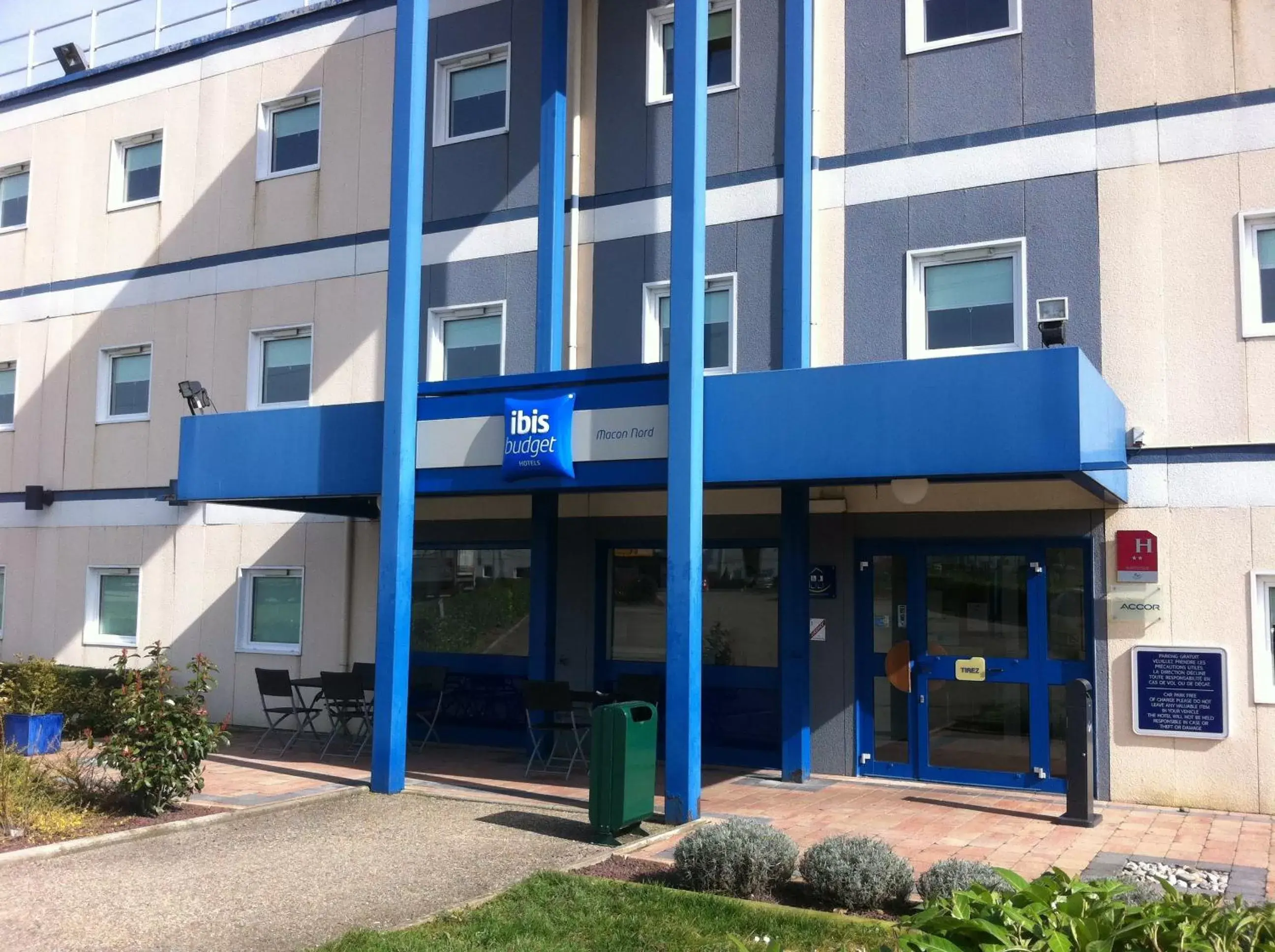 Facade/entrance, Property Building in ibis budget Mâcon Nord