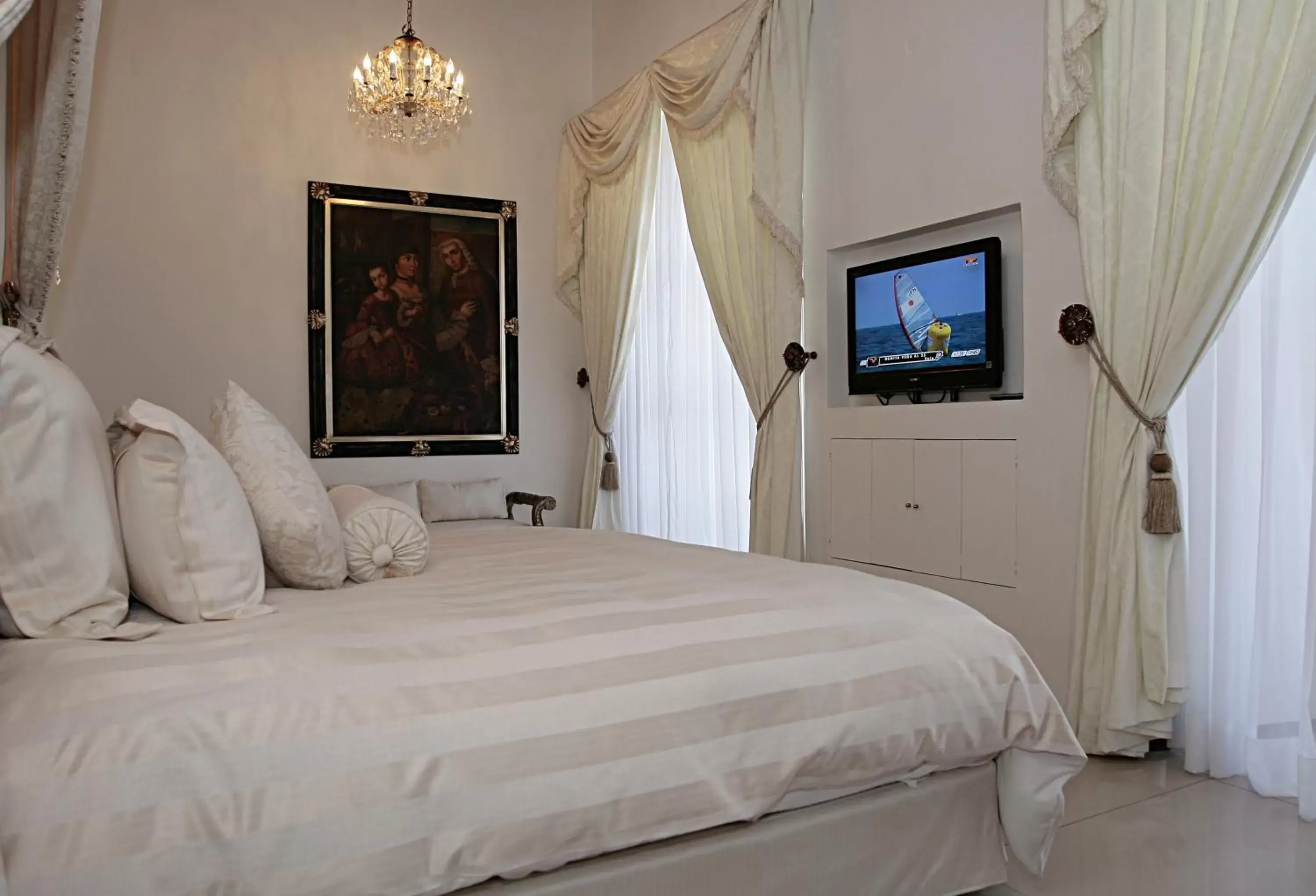 TV and multimedia, Bed in Palacio Borghese Hotel Boutique - Adults Only