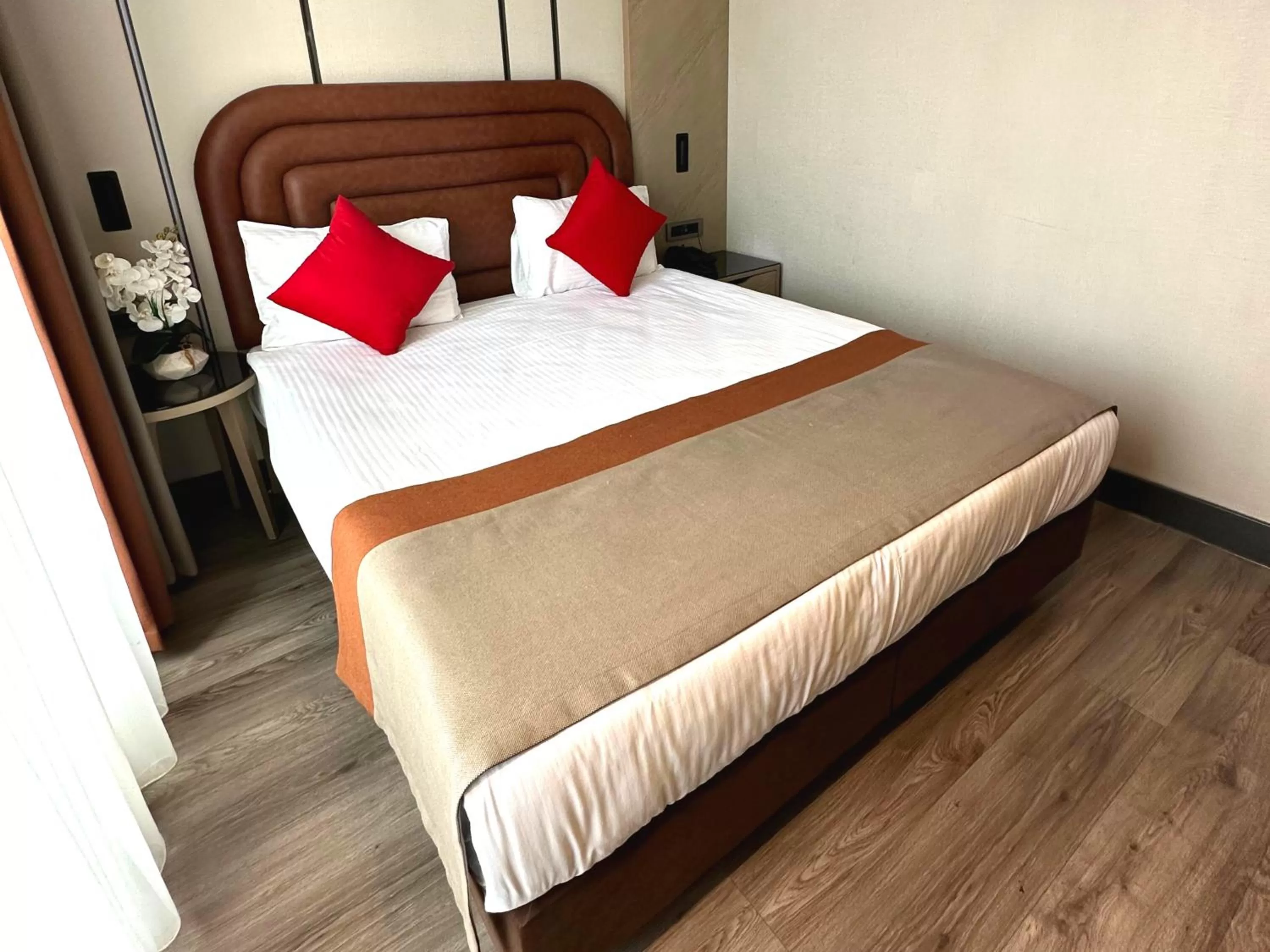 Photo of the whole room, Bed in Edition Old City Hotel