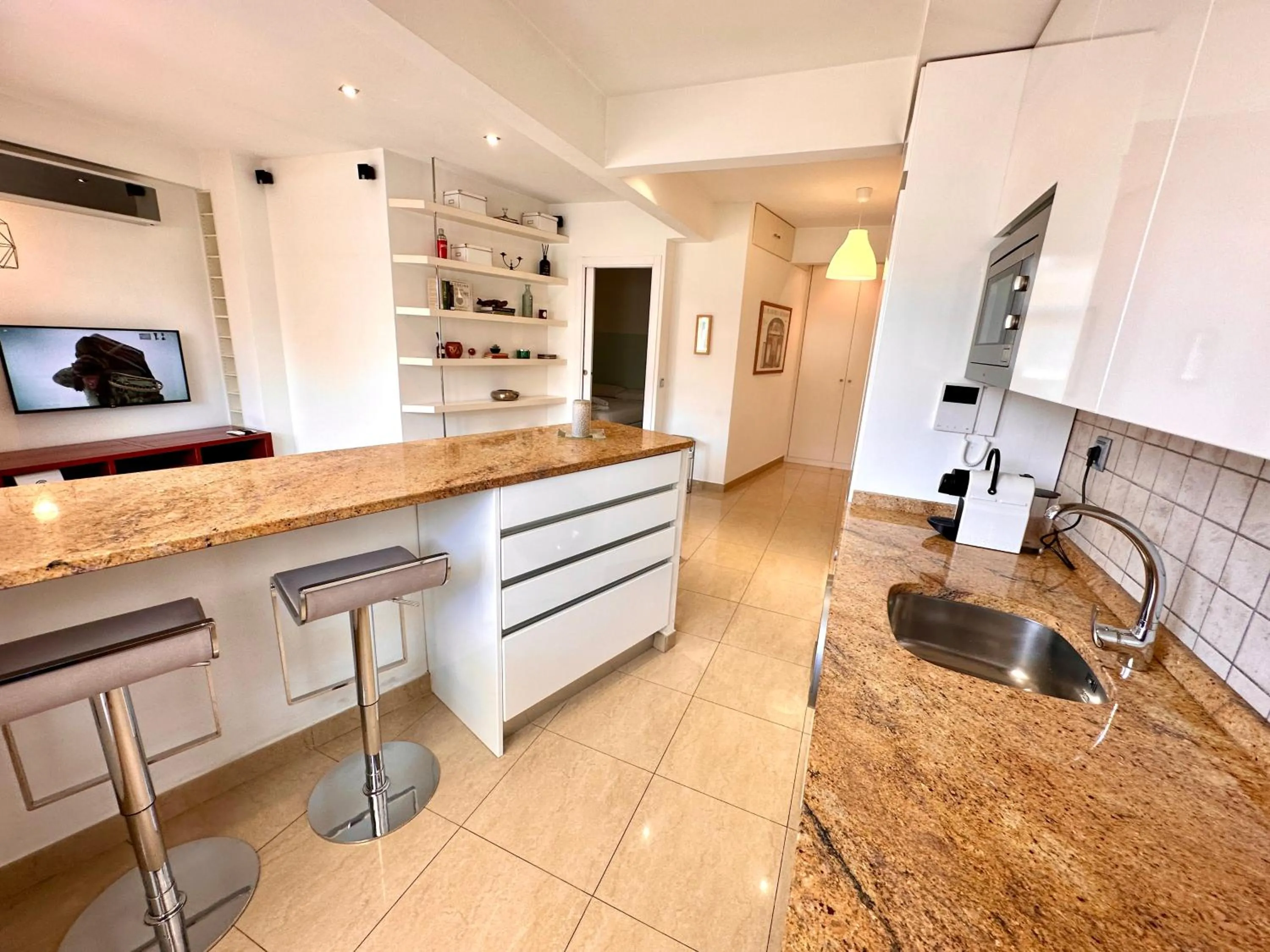 Kitchen or kitchenette in Far Home Gran Vía