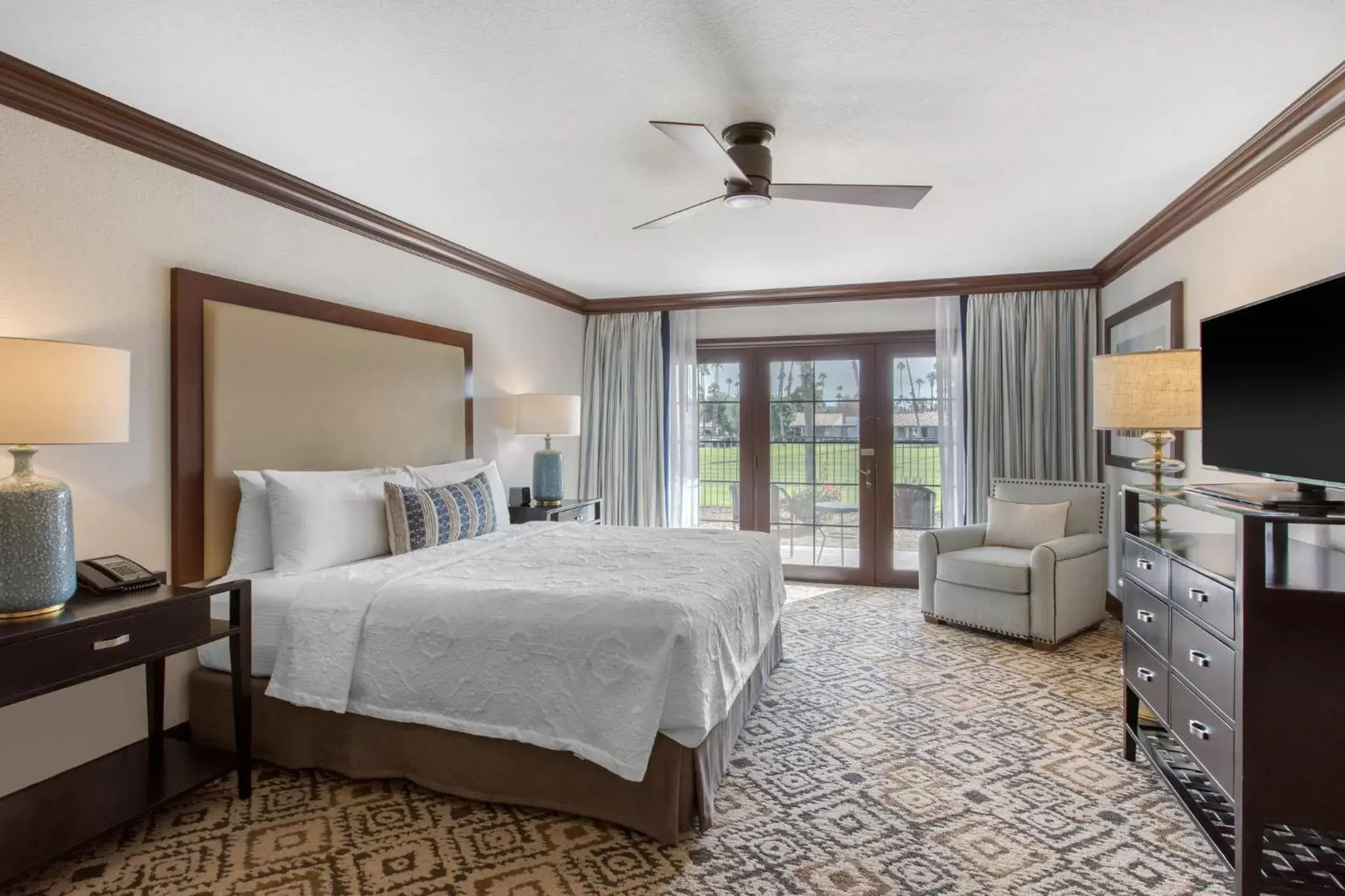 Photo of the whole room, Bed in Omni Rancho Las Palmas Resort & Spa