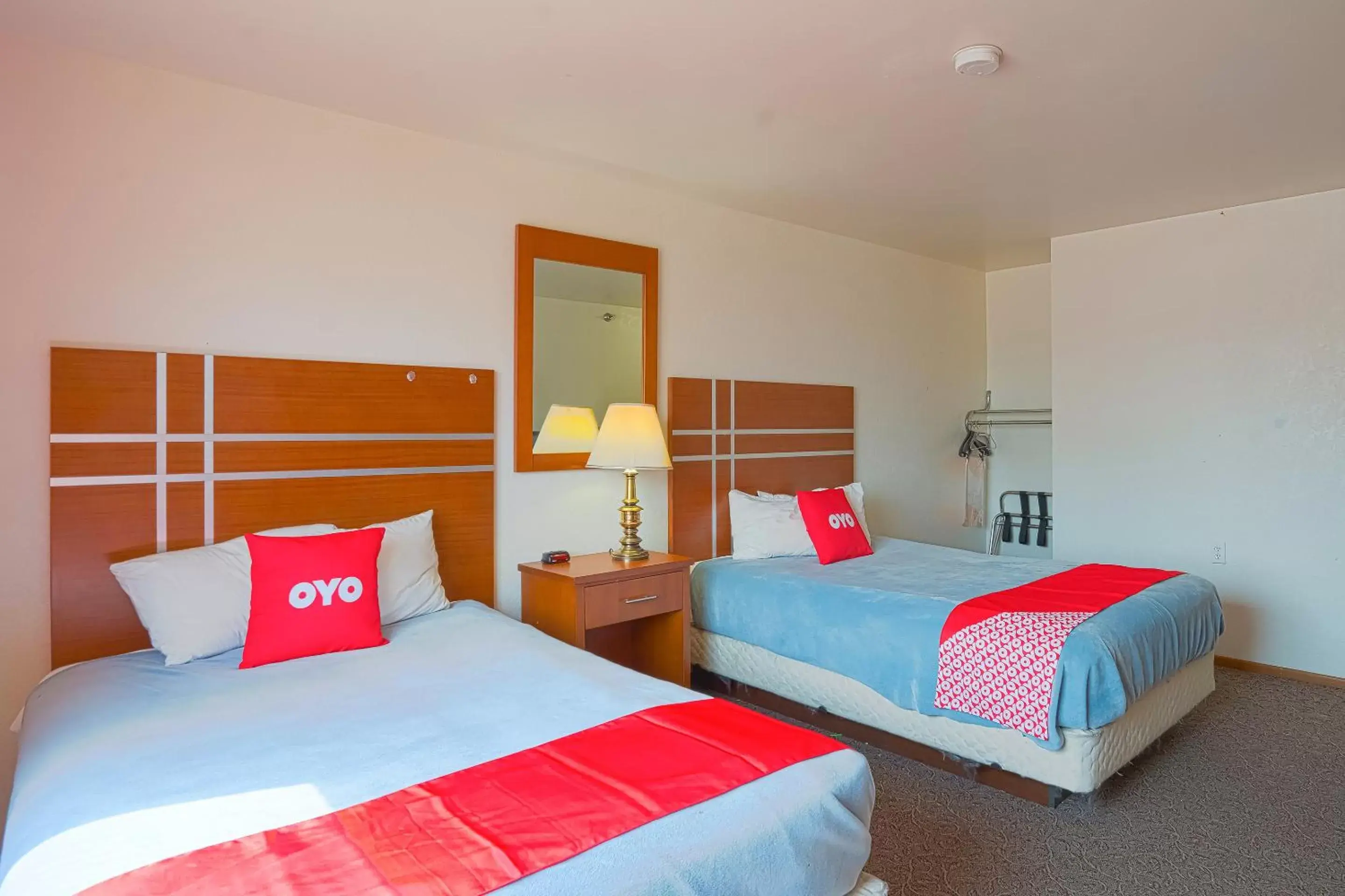 Bedroom, Bed in OYO Hotel Redwood Falls near Jackpot Casino