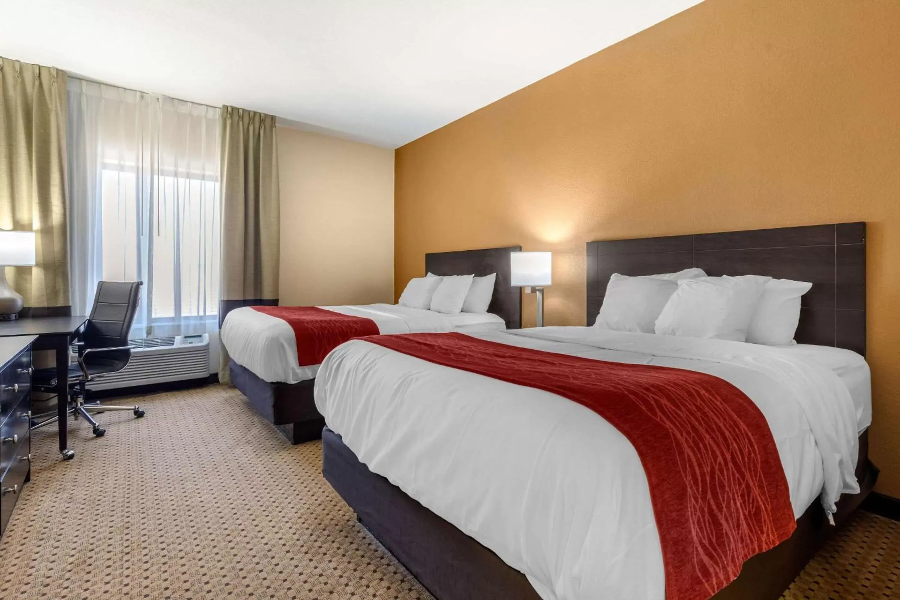 Bedroom, Bed in Comfort Inn & Suites Kenosha