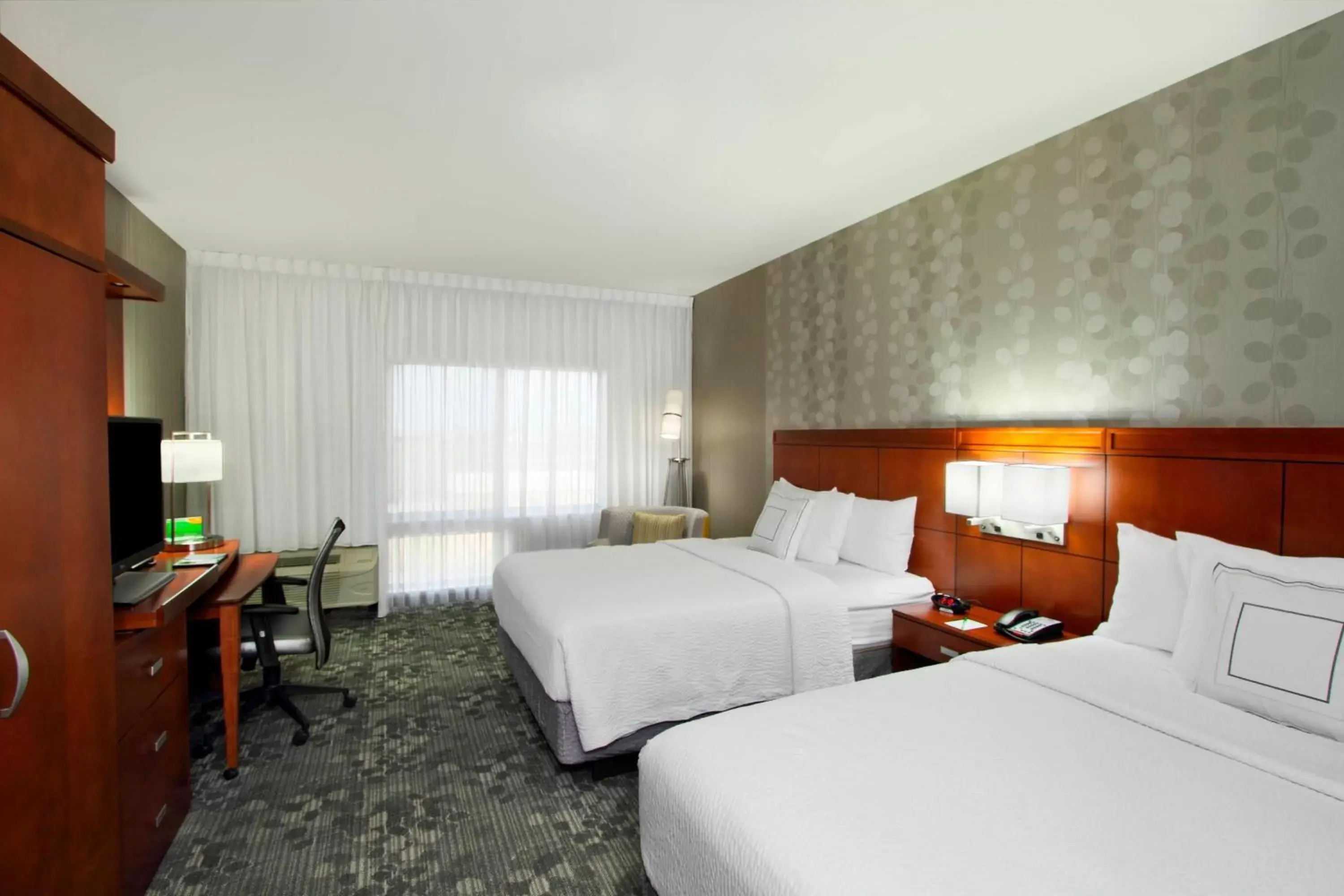 Photo of the whole room, Bed in Courtyard by Marriott Victoria