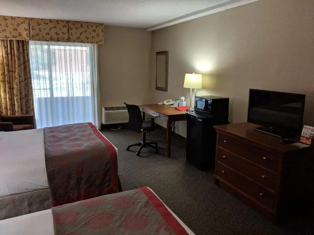 Bedroom, TV/Entertainment Center in Ramada by Wyndham Raleigh