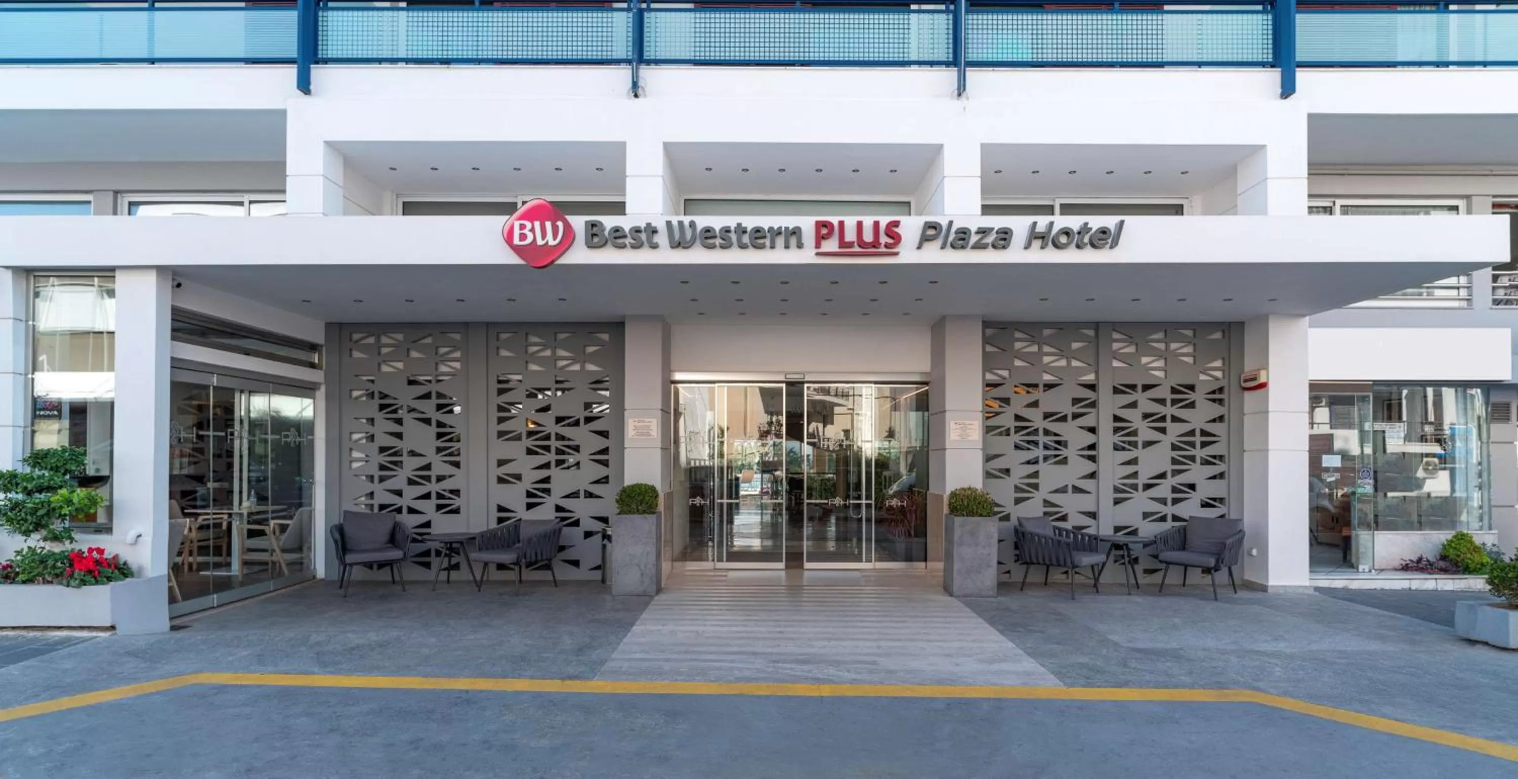 Property building in Best Western Plus Hotel Plaza