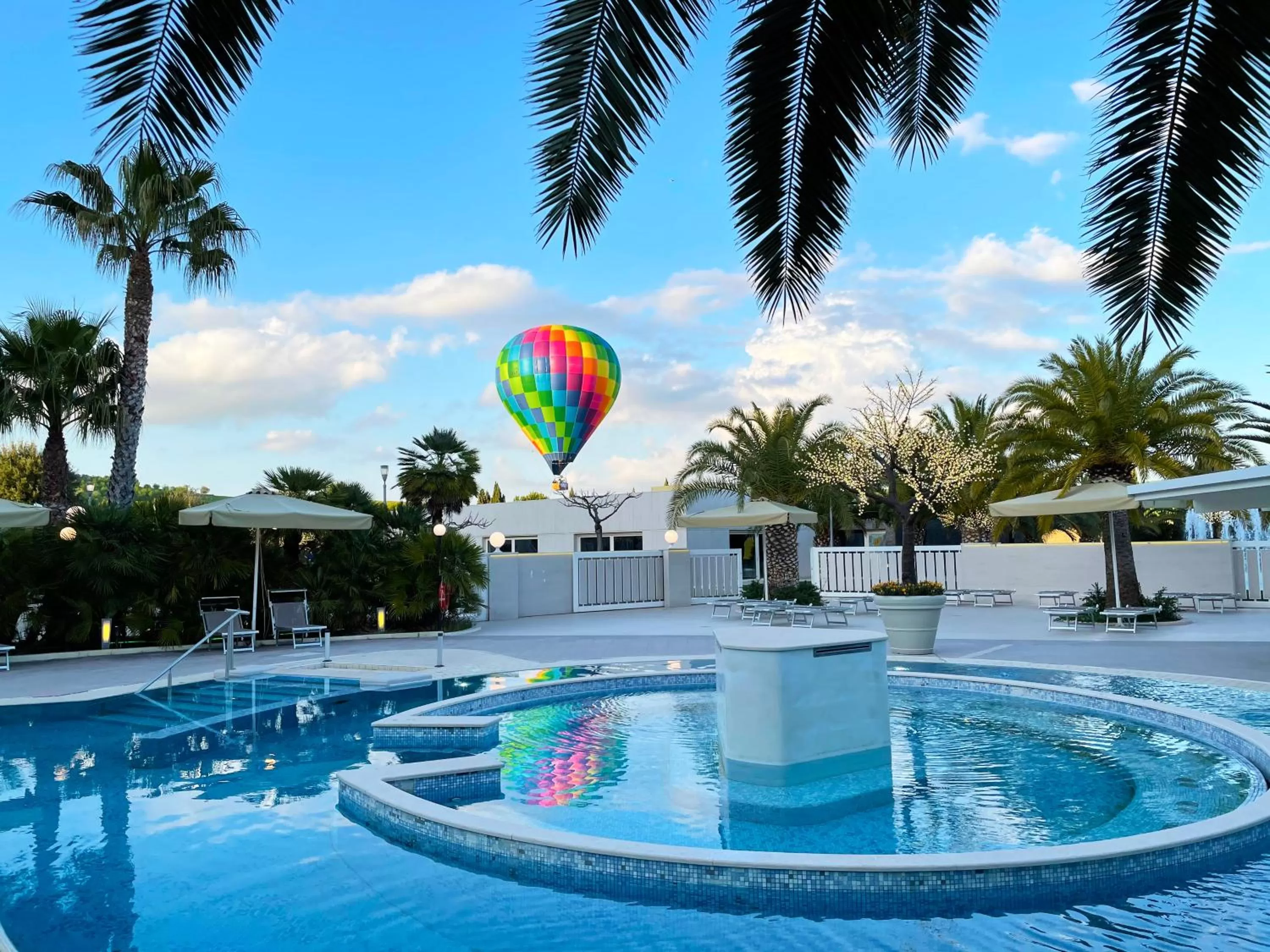 Swimming pool in UNA HOTELS MH Matera