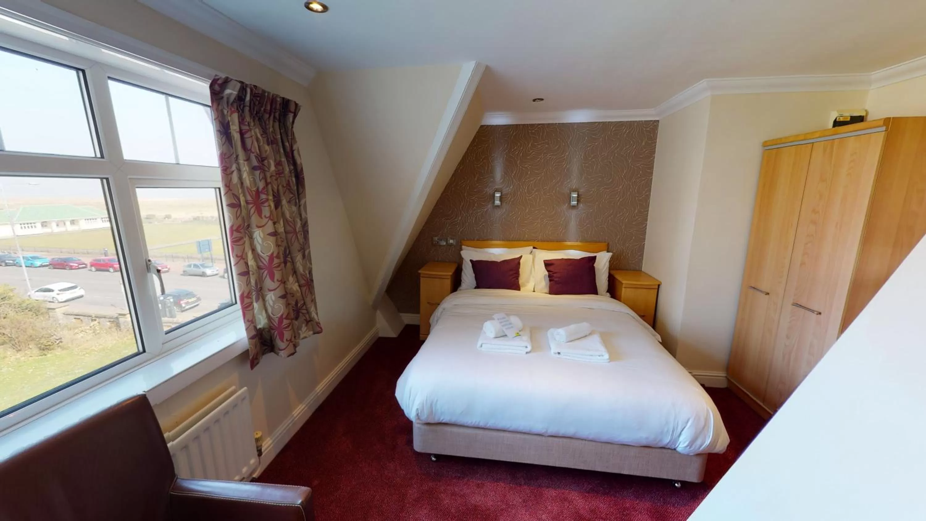 Bedroom, Bed in Marine Lodge