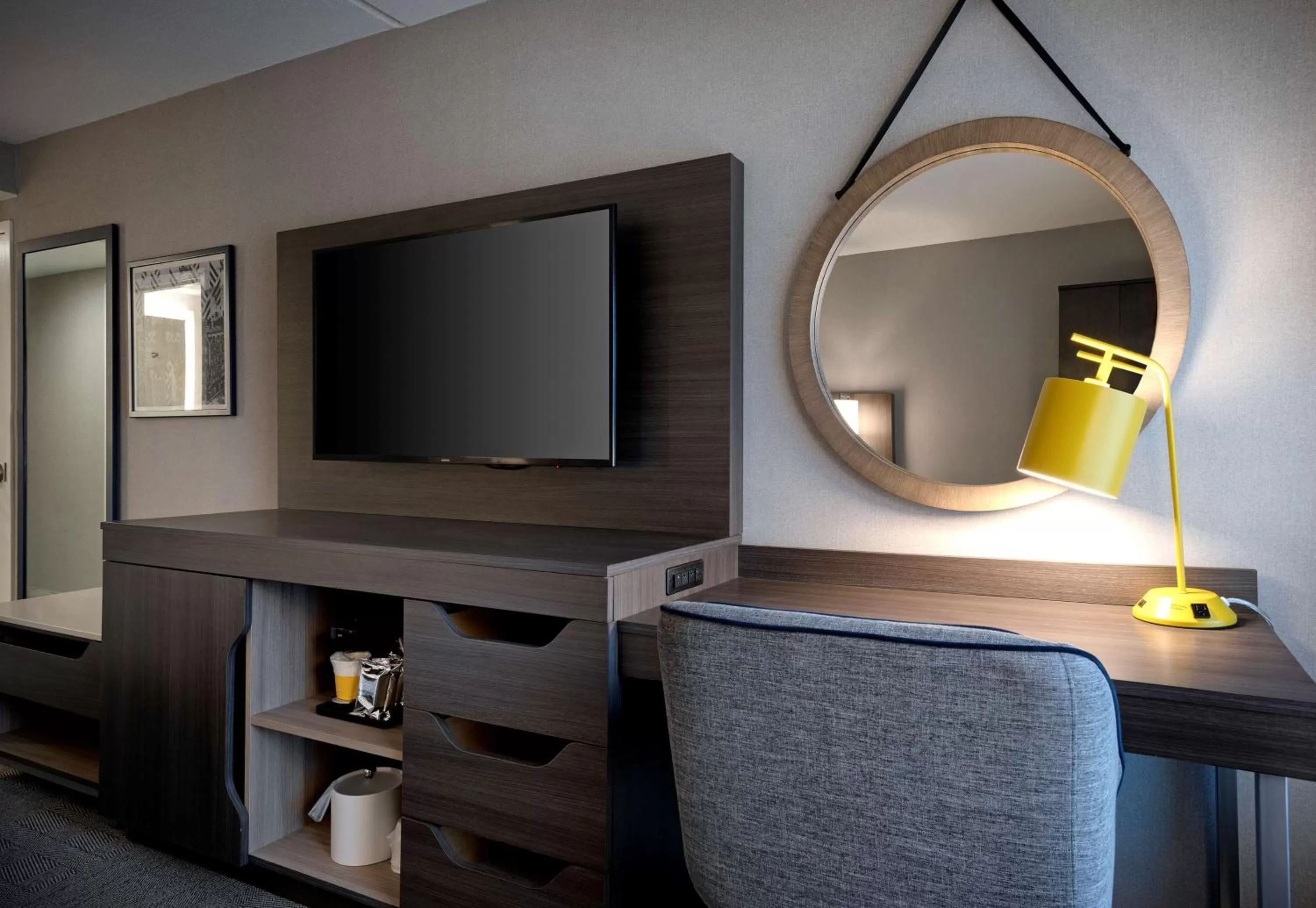 Bedroom in Hampton Inn by Hilton Boston/Cambridge