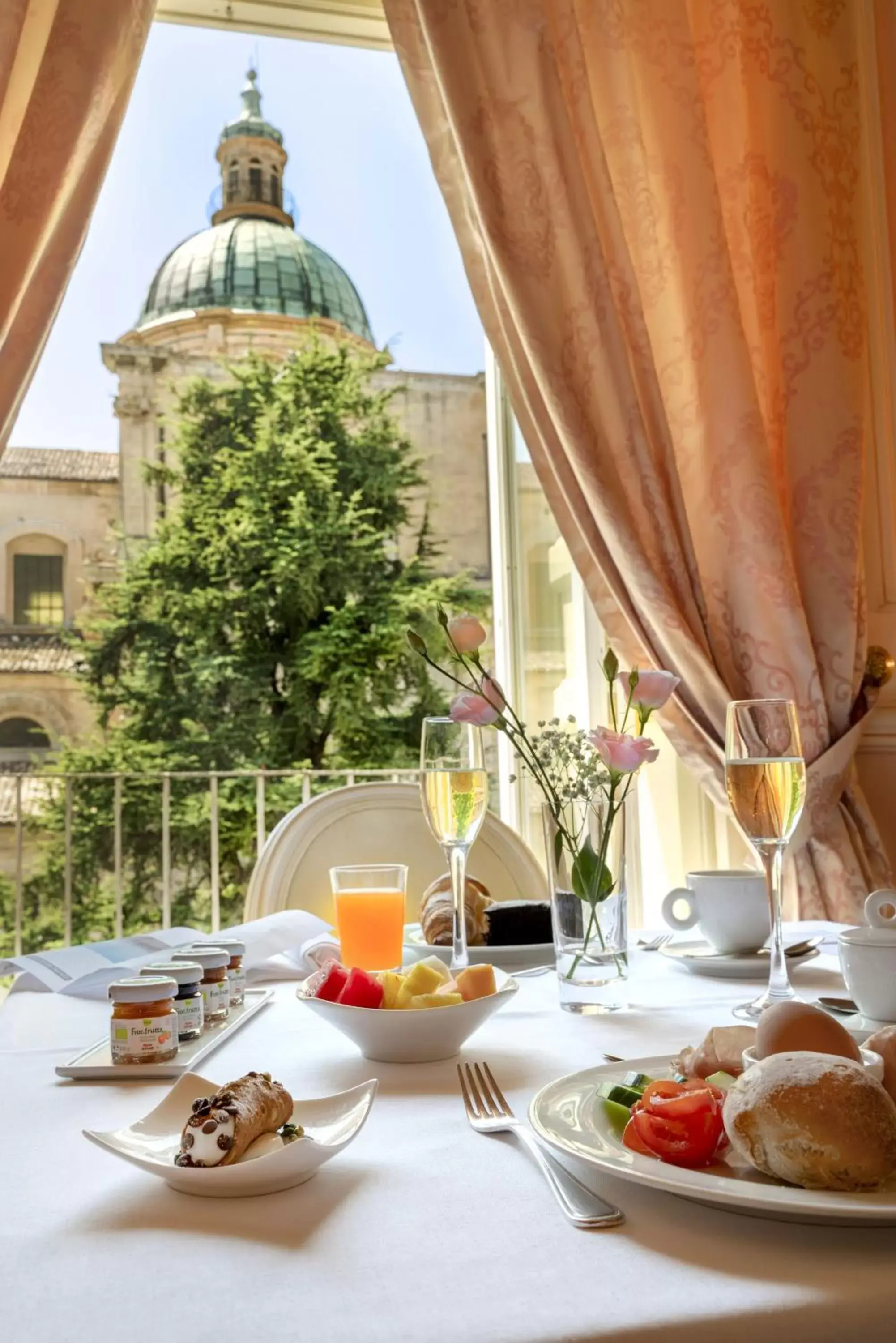 City view, Breakfast in Relais Antica Badia - San Maurizio 1619