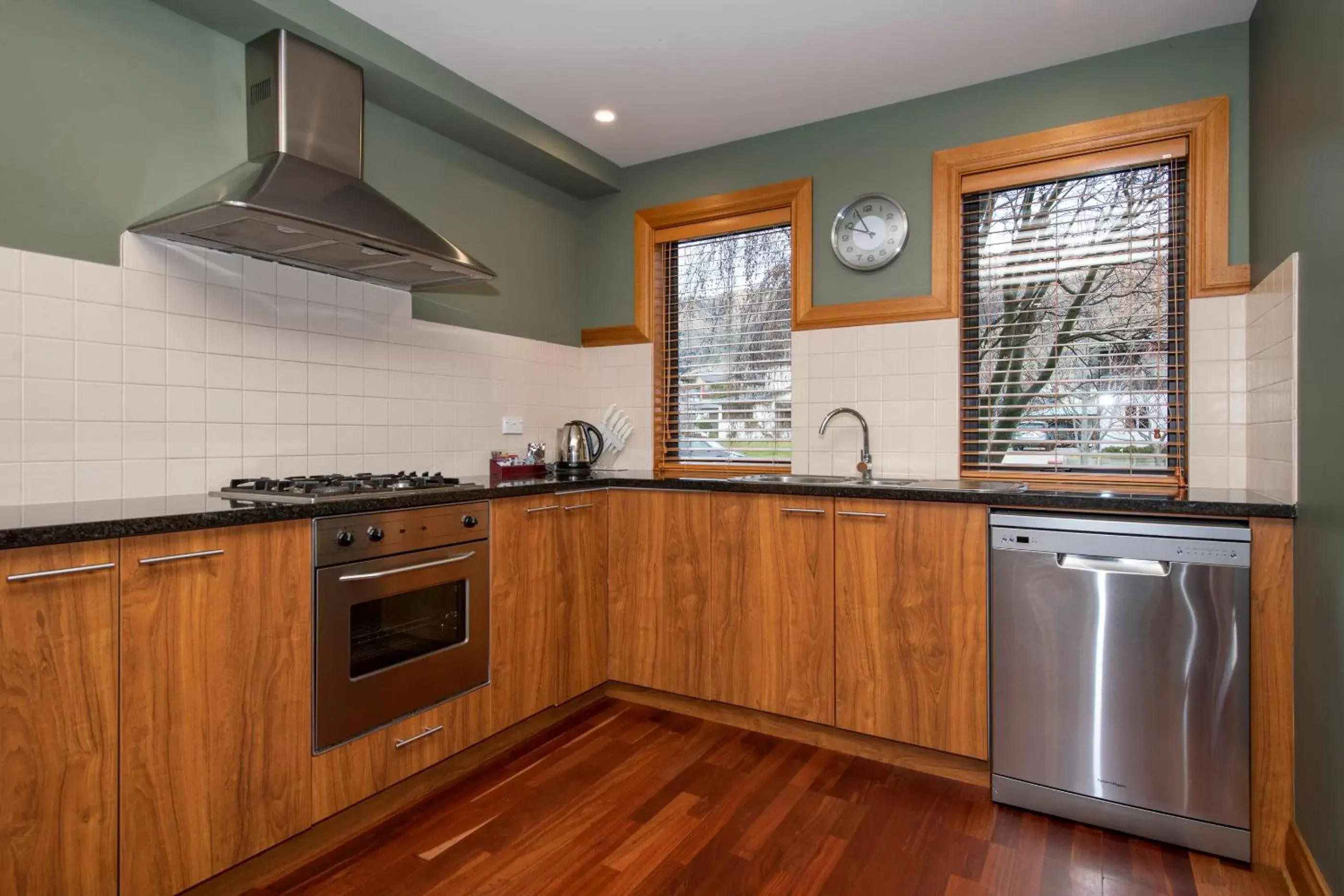 Kitchen or kitchenette, Kitchen/Kitchenette in Wanaka Luxury Apartments