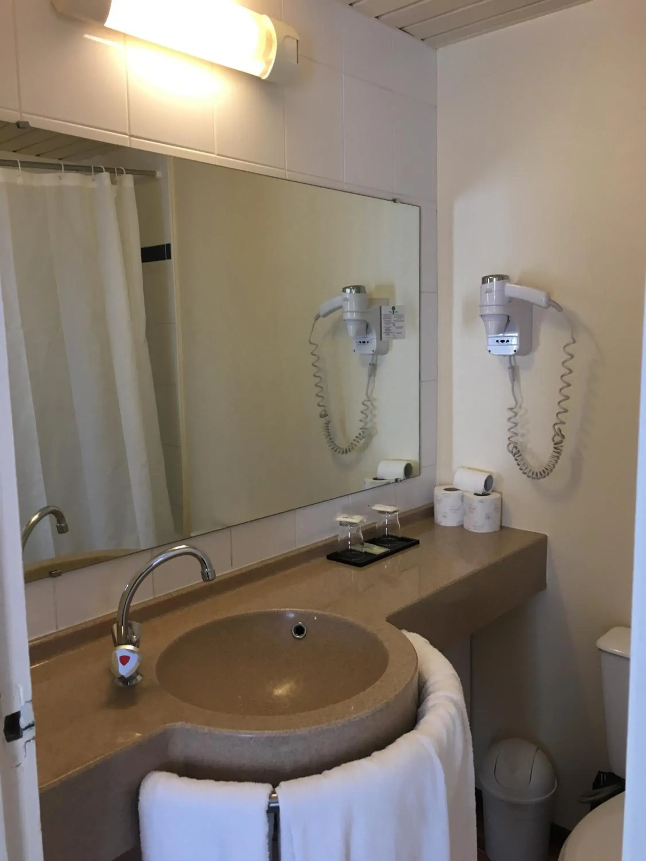 Shower, Bathroom in Hôtel Eiffel Kensington