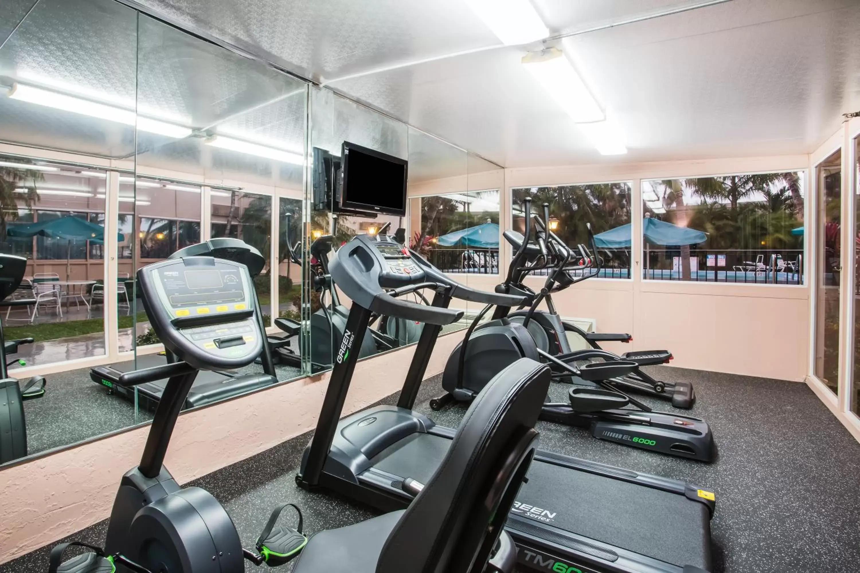 Fitness centre/facilities in Days Inn by Wyndham Miami International Airport