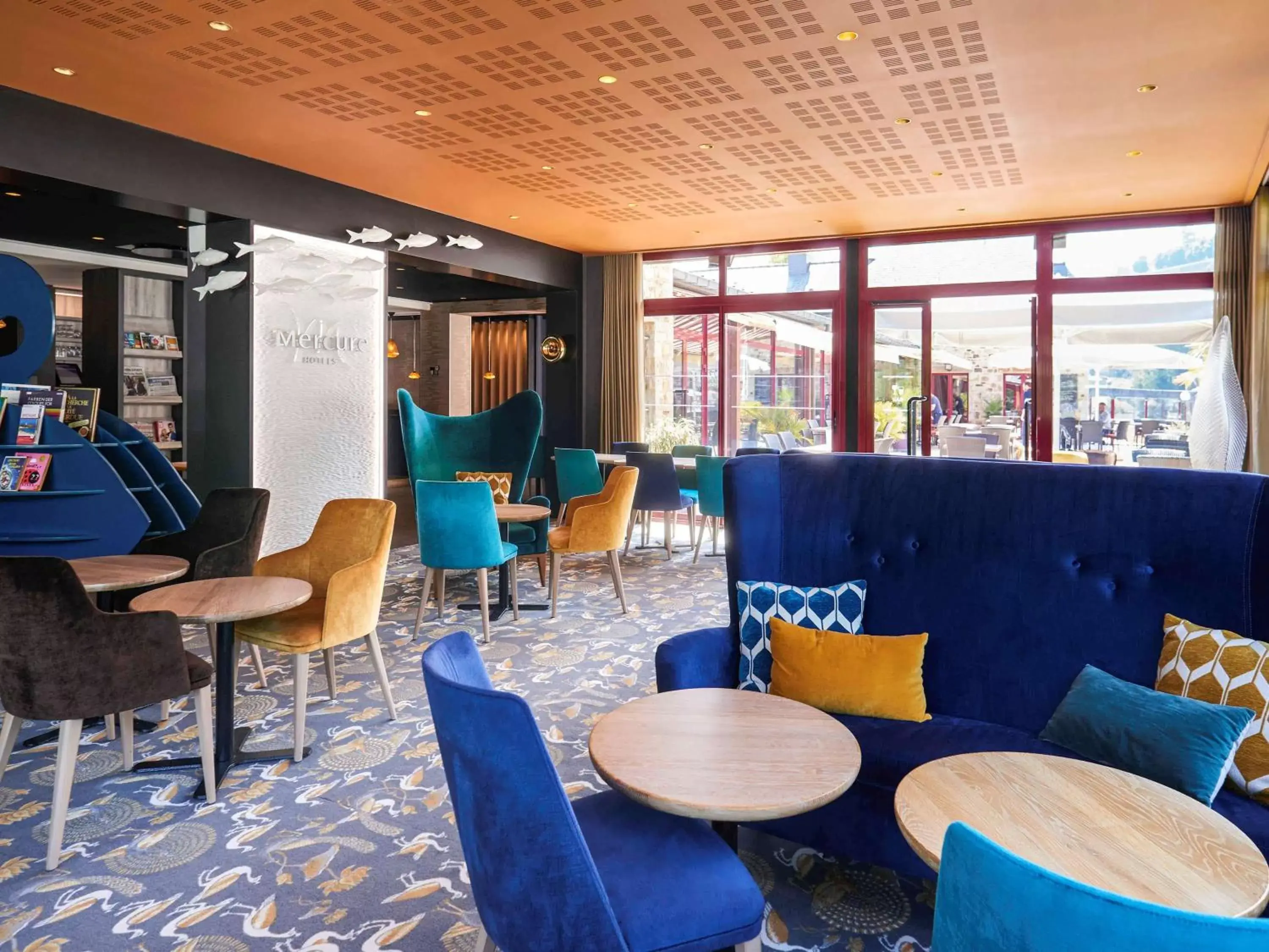 Lounge or bar in Mercure Dinan Port Le Jerzual Lounge or bar in Mercure Dinan Port Le Jerzual