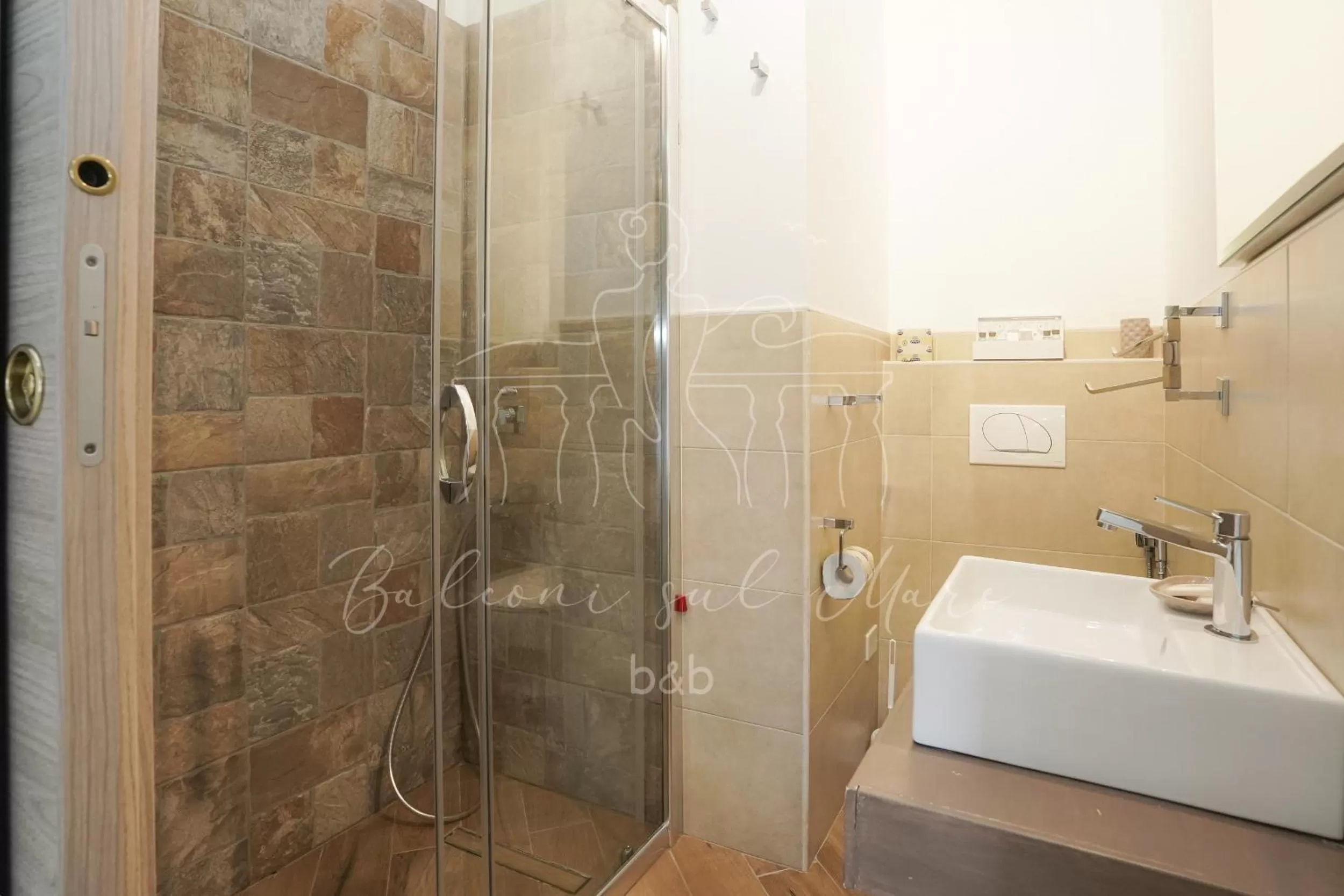 Shower, Bathroom in Balconi sul mare
