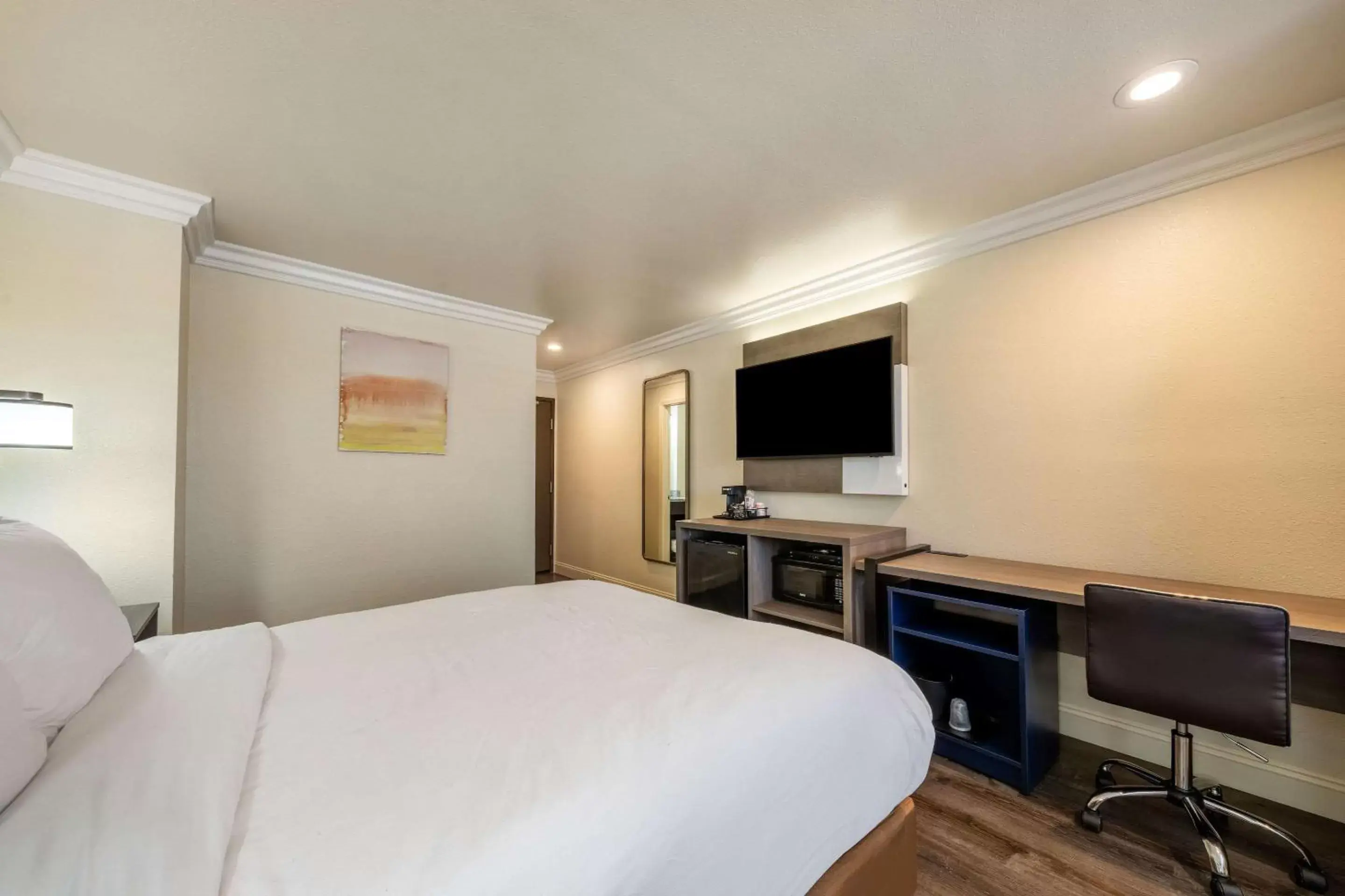 Bedroom, Bed in Comfort Inn Gilroy