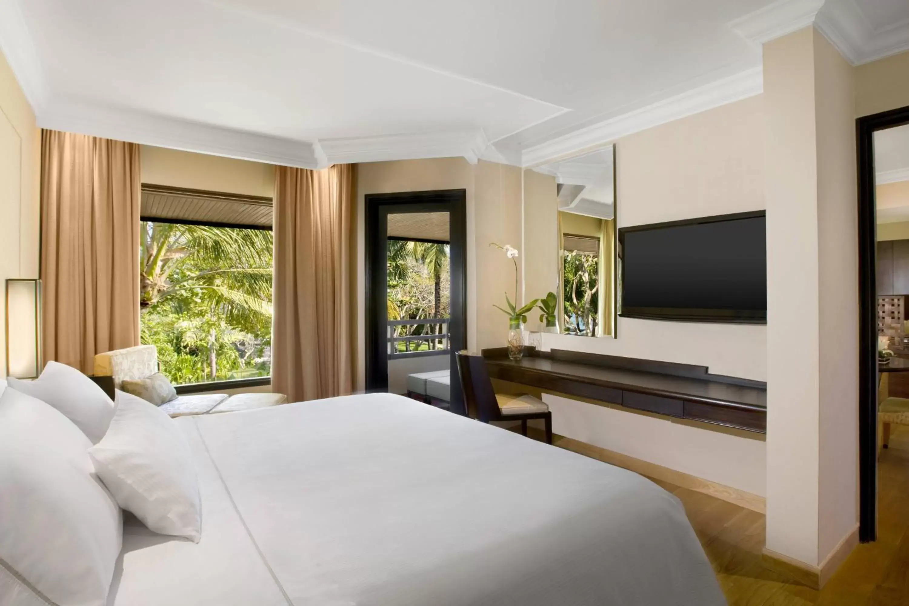 Bedroom, TV/Entertainment Center in The Westin Resort Nusa Dua, Bali