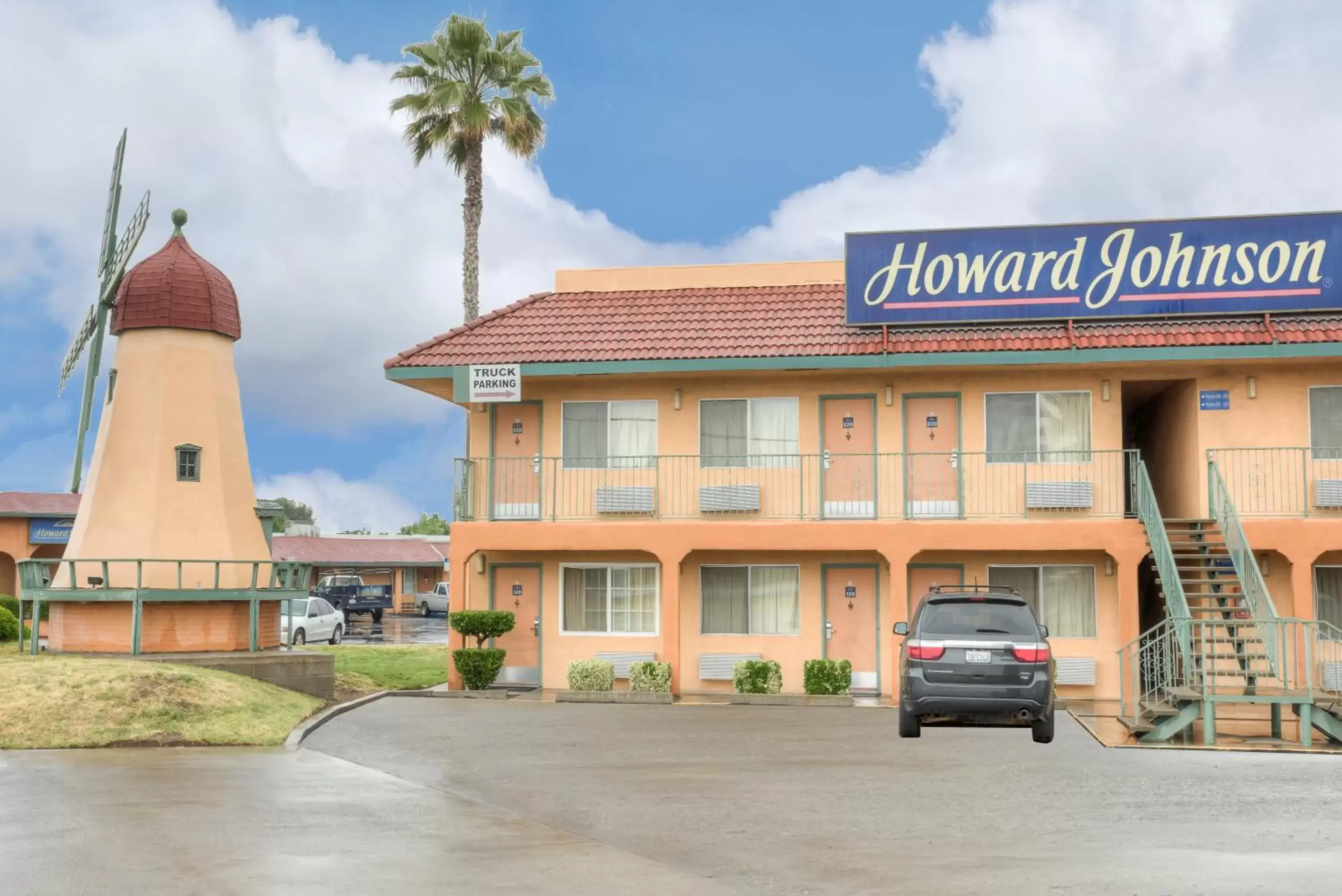 Property Building in Howard Johnson by Wyndham Modesto Ceres