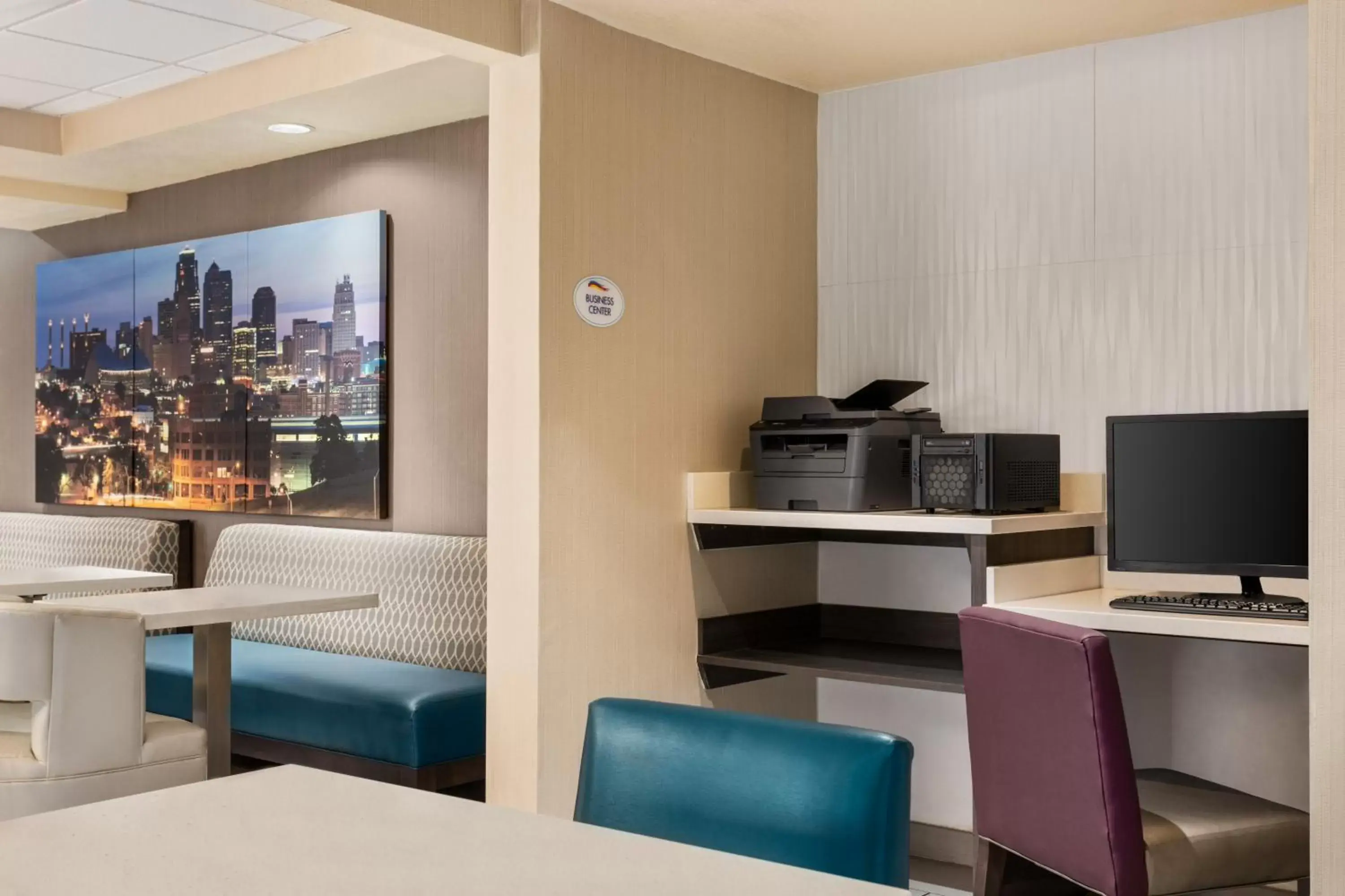 Business facilities, TV/Entertainment Center in Baymont by Wyndham Springfield I-44