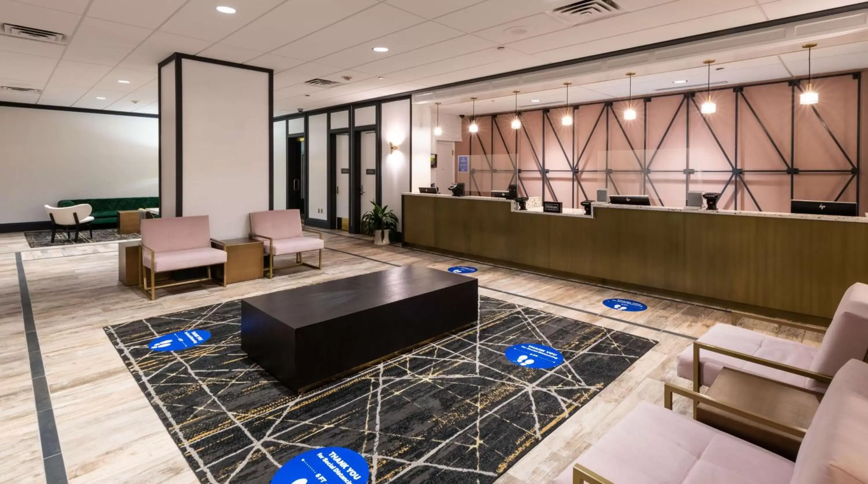 Lobby or reception in DoubleTree by Hilton Newark Penn Station, NJ