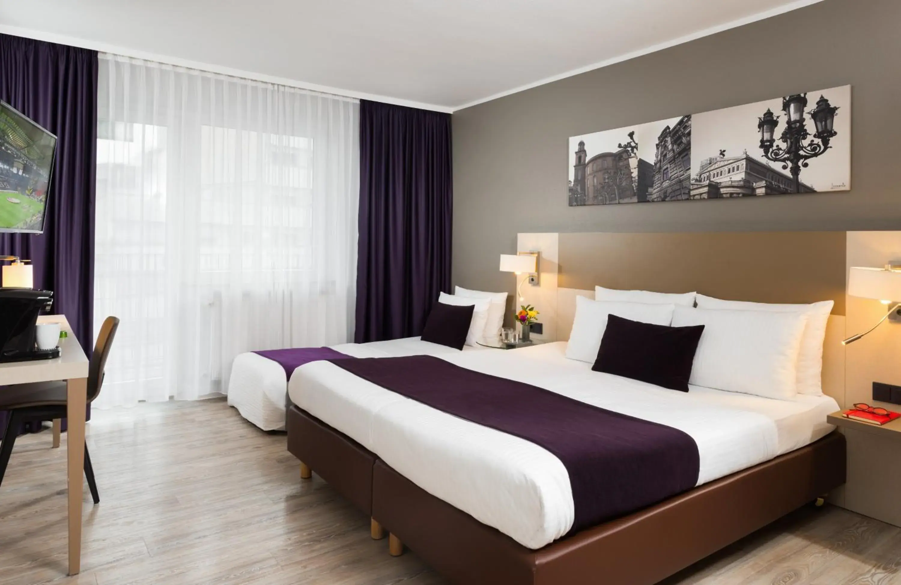 Photo of the whole room, Bed in Leonardo Hotel Frankfurt City Center