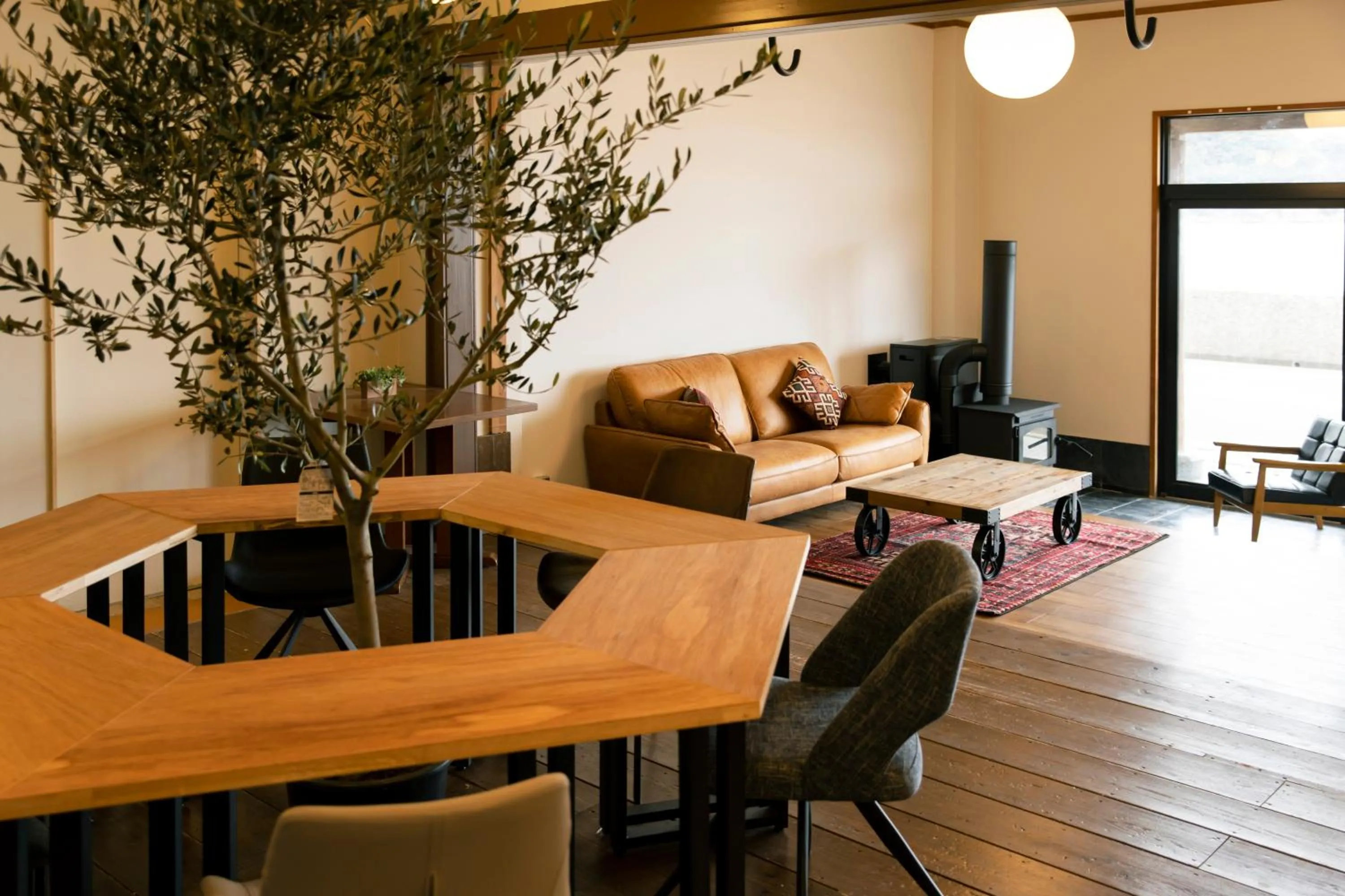 Communal lounge/ TV room in Nagasaki House Burabura