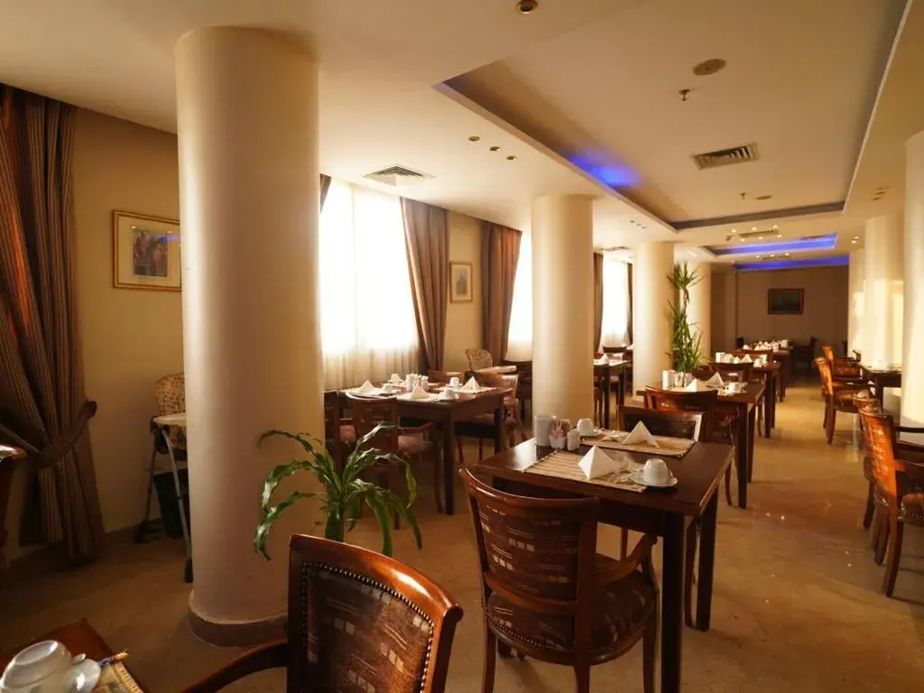 Restaurant/Places to Eat in Swiss Inn Nile Hotel