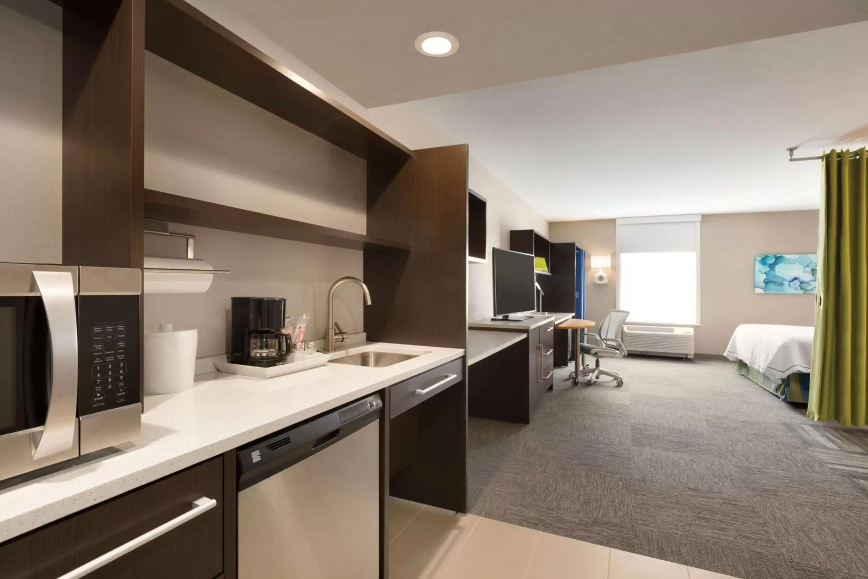 Bed, Kitchen/Kitchenette in Home2 Suites By Hilton Billings