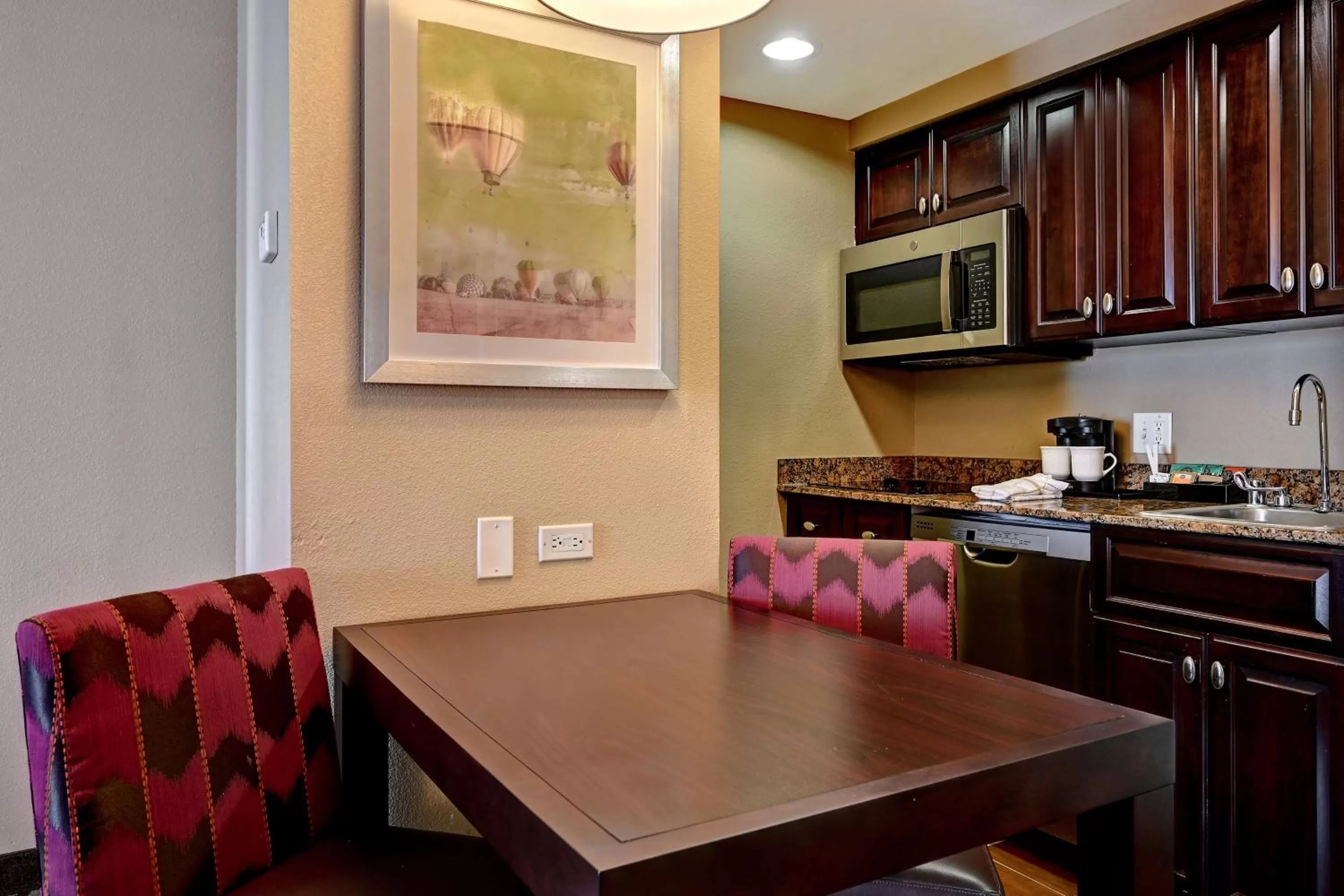 Kitchen or kitchenette in Homewood Suites by Hilton Albuquerque Airport