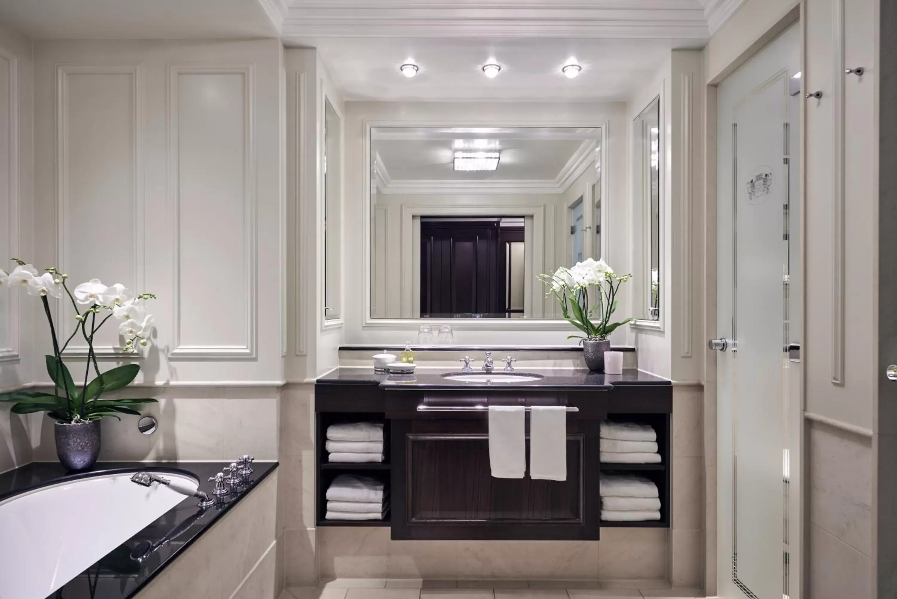 Bathroom in Breidenbacher Hof, Best Hotel of the Year 2026 - Die 101 Besten Bathroom in Breidenbacher Hof, Best Hotel of the Year 2026 - Die 101 Besten