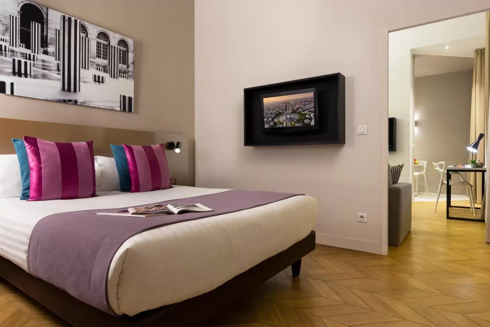 TV and multimedia, Bed in Citadines Opéra Paris