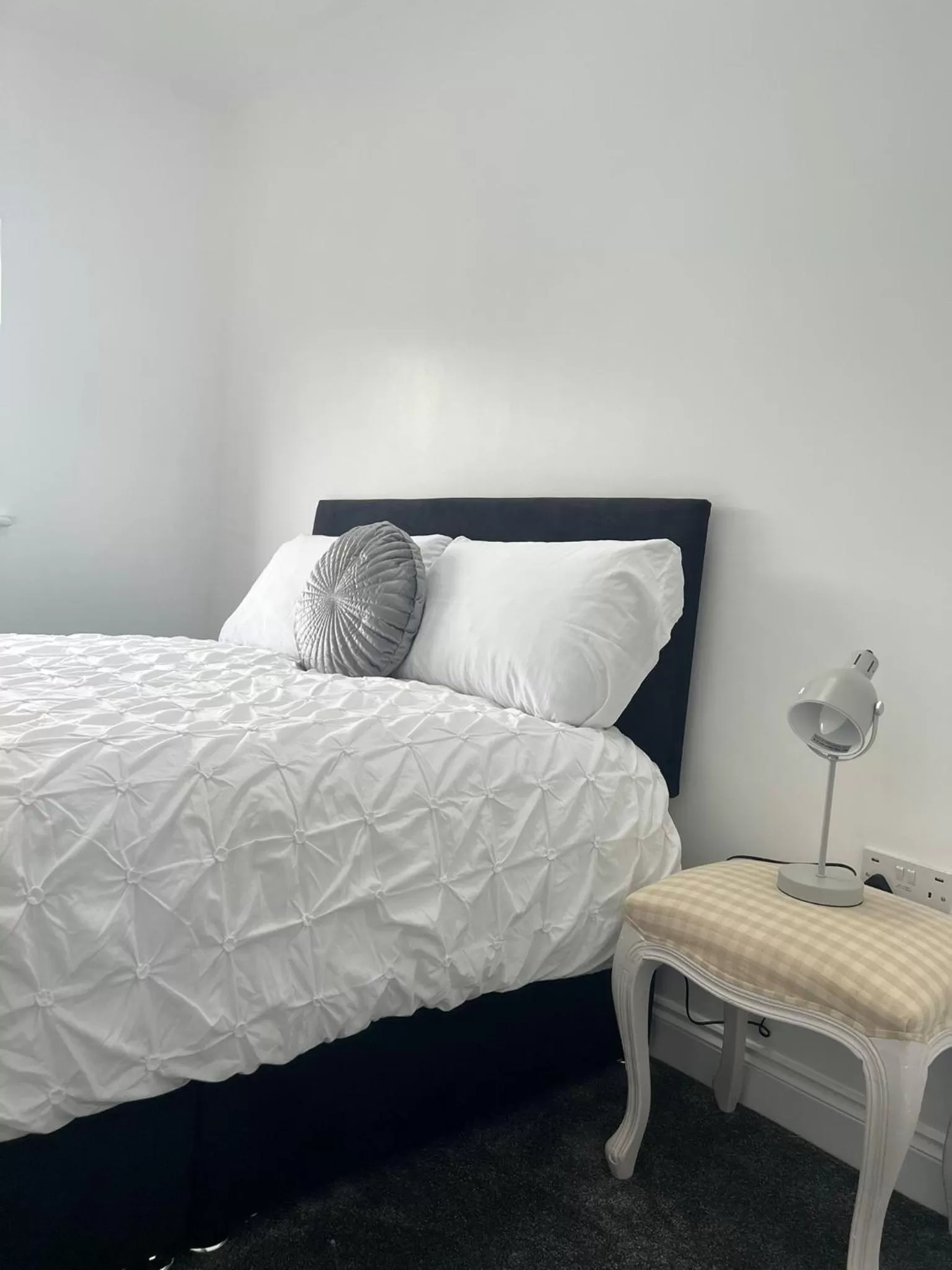 Bedroom, Bed in St Andrews house Hotel