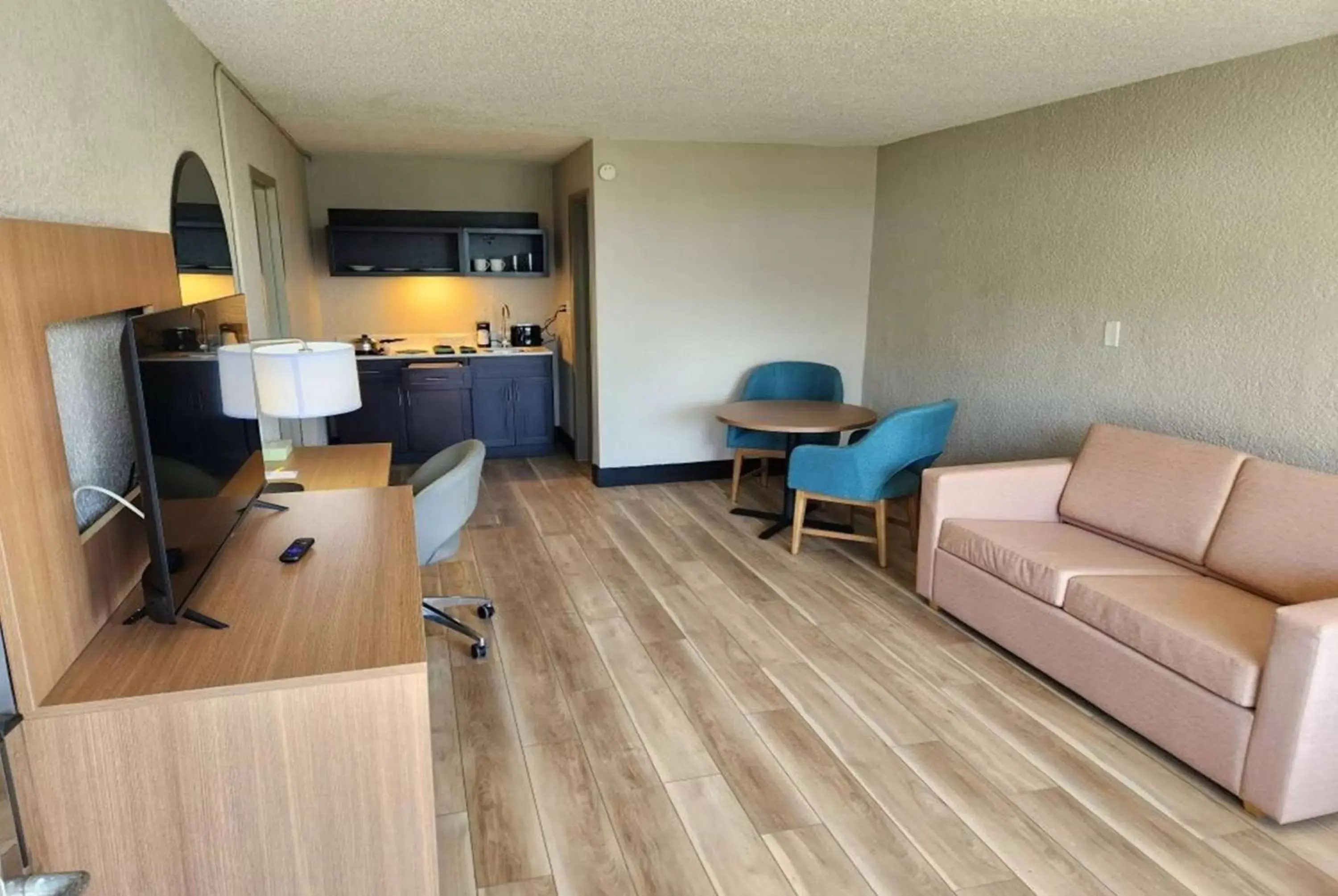 Photo of the whole room, Seating Area in Days Inn by Wyndham Fort Pierce Midtown