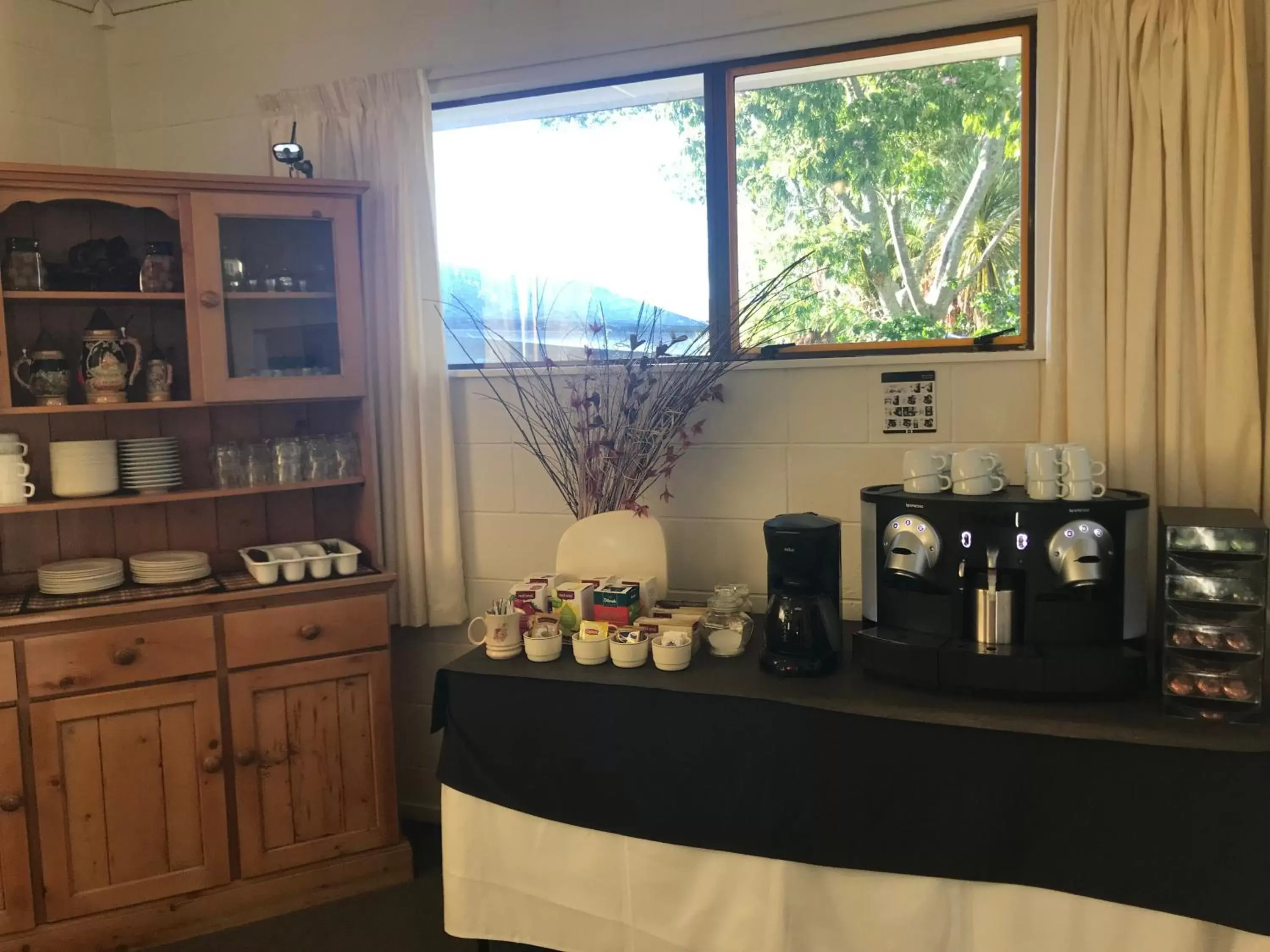 Buffet breakfast in Aotearoa Lodge