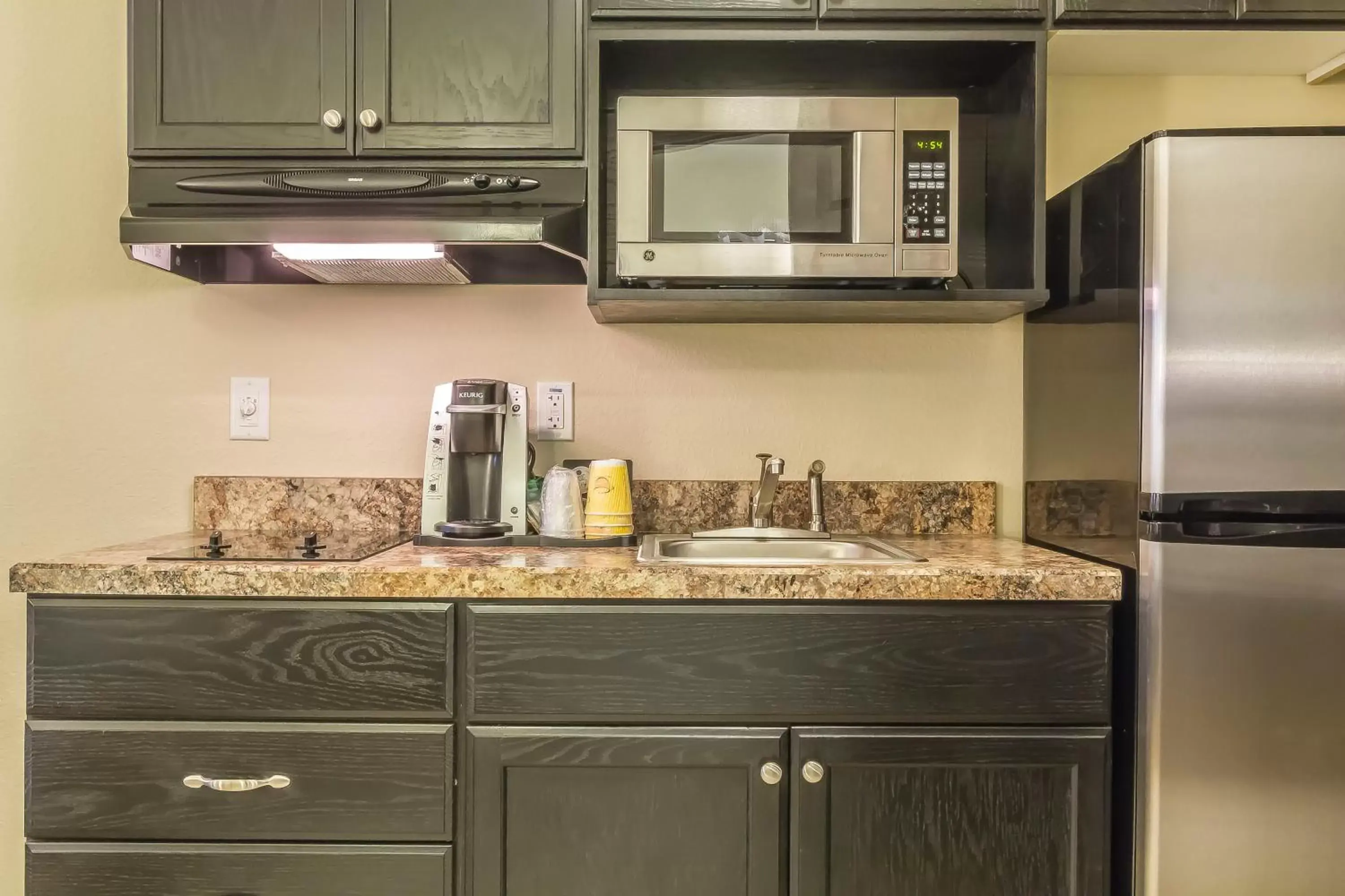 Kitchen or kitchenette, Kitchen/Kitchenette in Quality Inn & Suites