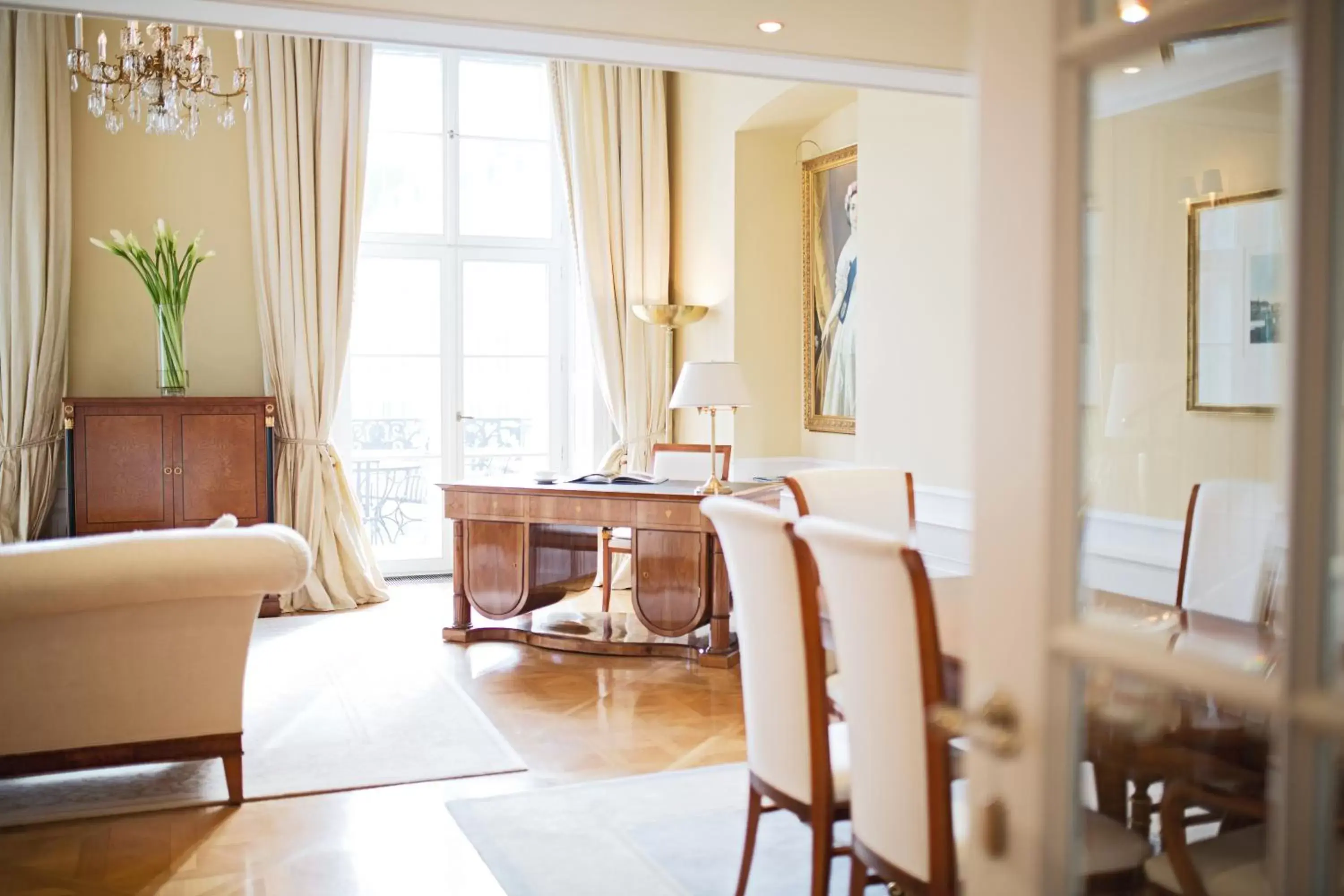 Living room, Seating Area in Palais Coburg Hotel Residenz