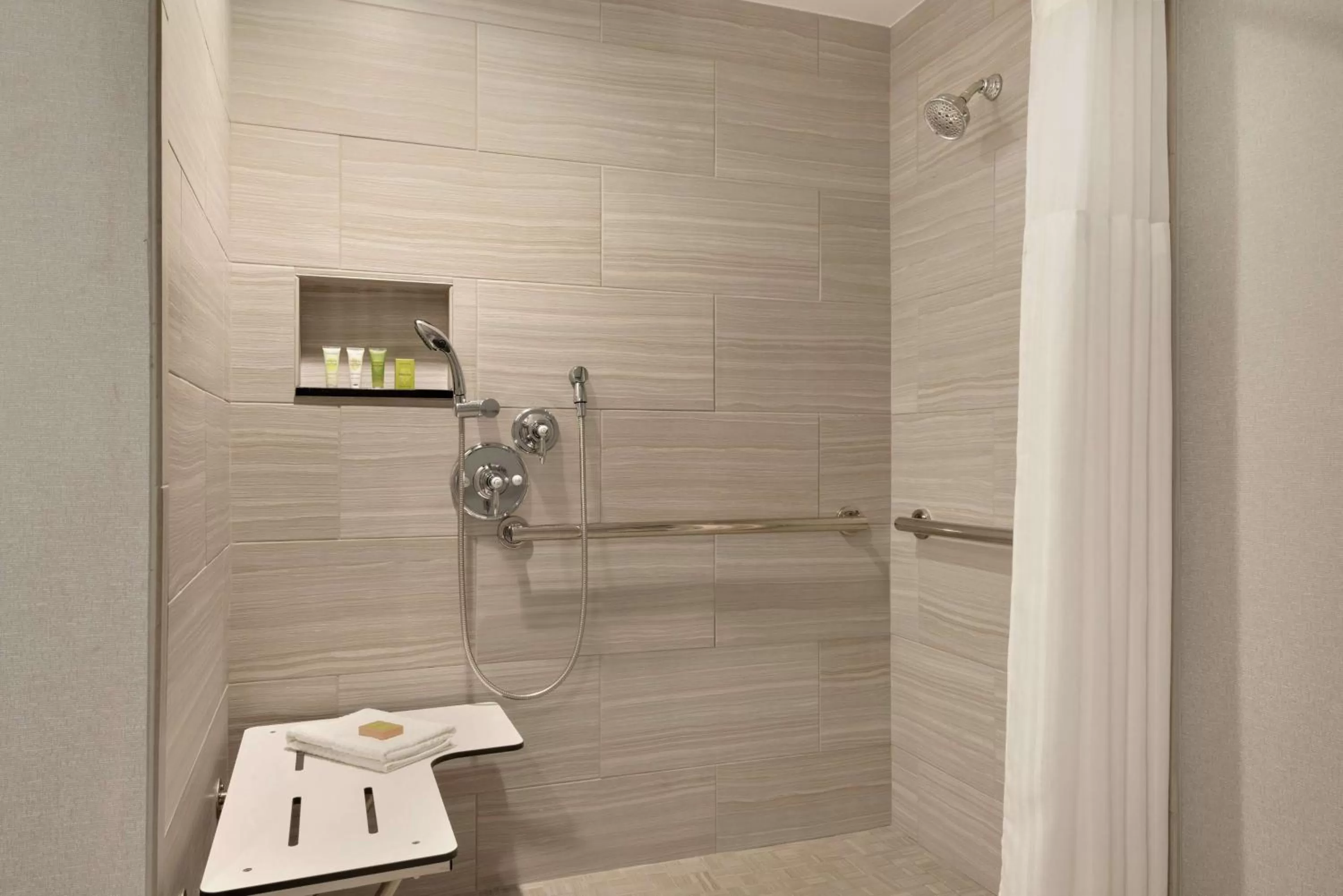 Bathroom in Hilton Checkers Los Angeles